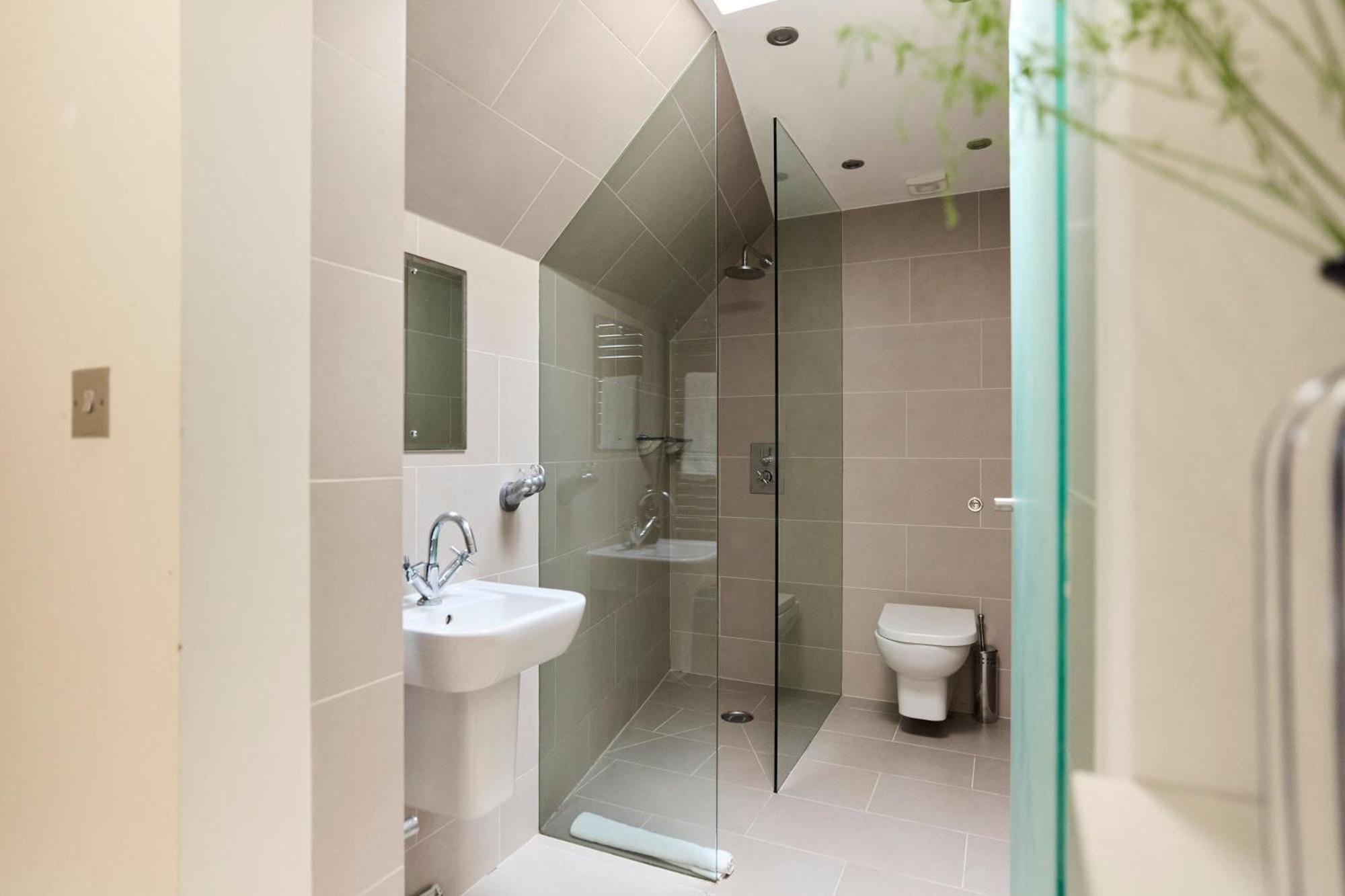The Fulham Wharf - Glamorous 2bdr Flat With Garden * Londen