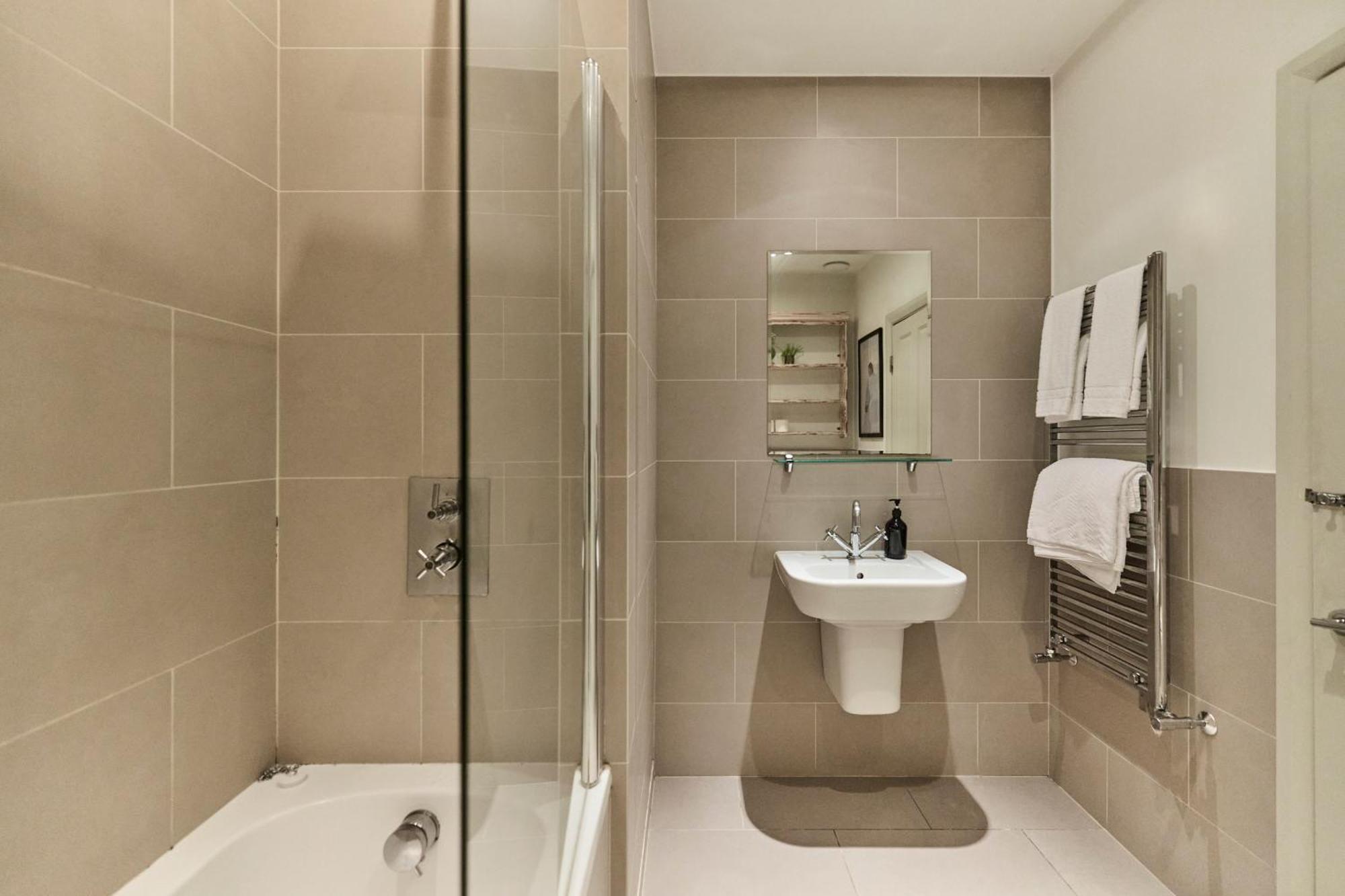 Appartement The Fulham Wharf - Glamorous 2bdr Flat With Garden Londen