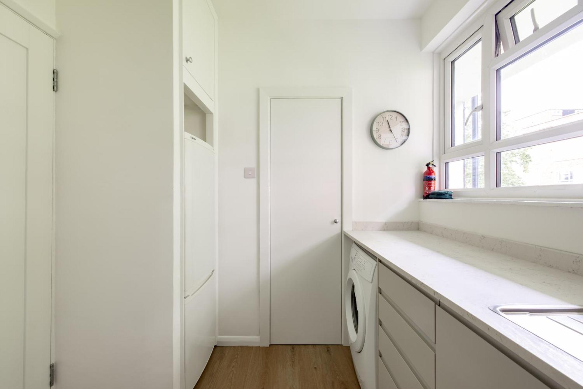 Penthousestays Wimbledon - Chic 2 Bedroom King Bed With Balcony - 2 Mins From Wimbledon Tennis Club And Museum - Aeltc Apartment *