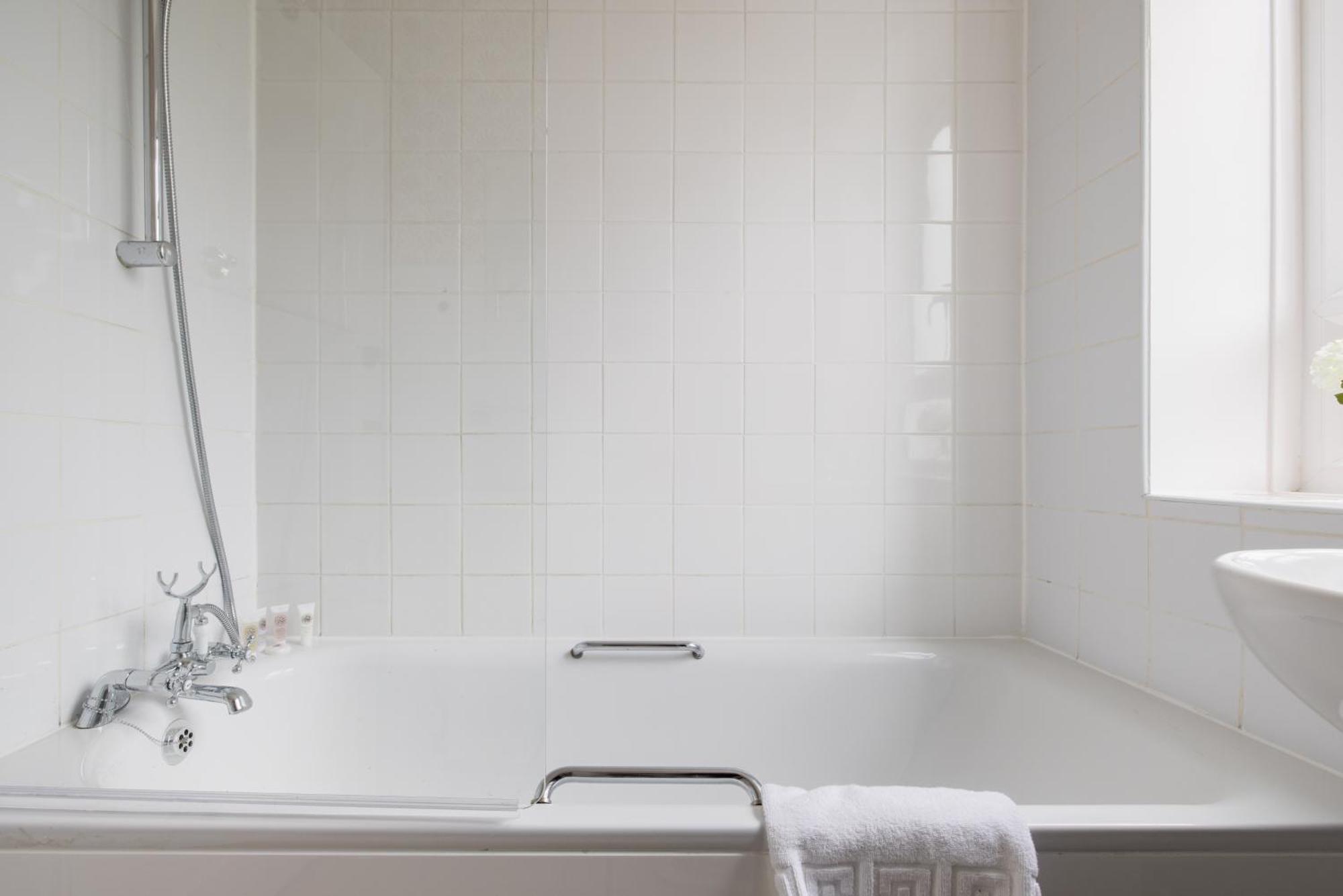 Apartment Penthousestays Wimbledon - Chic 2 Bedroom King Bed With Balcony - 2 Mins From Wimbledon Tennis Club And Museum - Aeltc