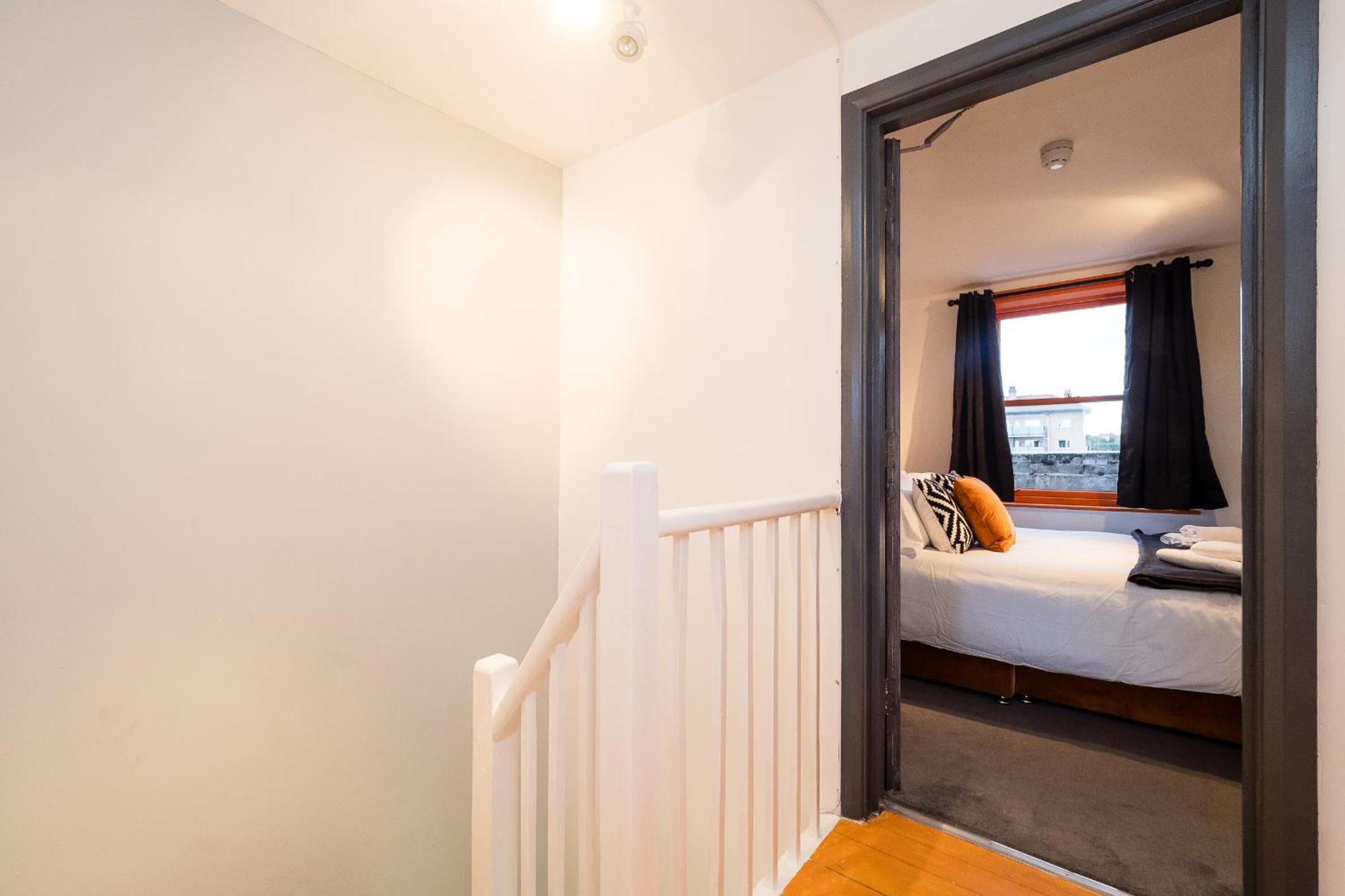 Spacious 6 Ensuite Bedroom House In Londen
