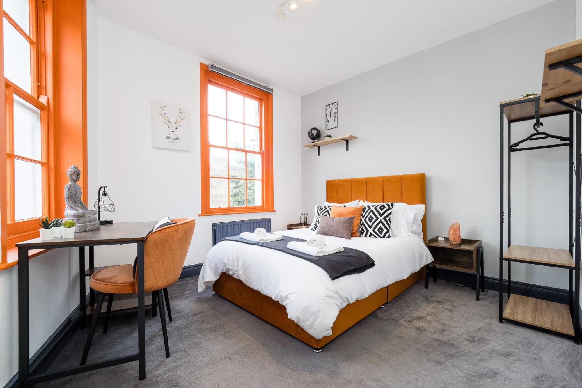 Spacious 6 Ensuite Bedroom House In Vakantiehuis