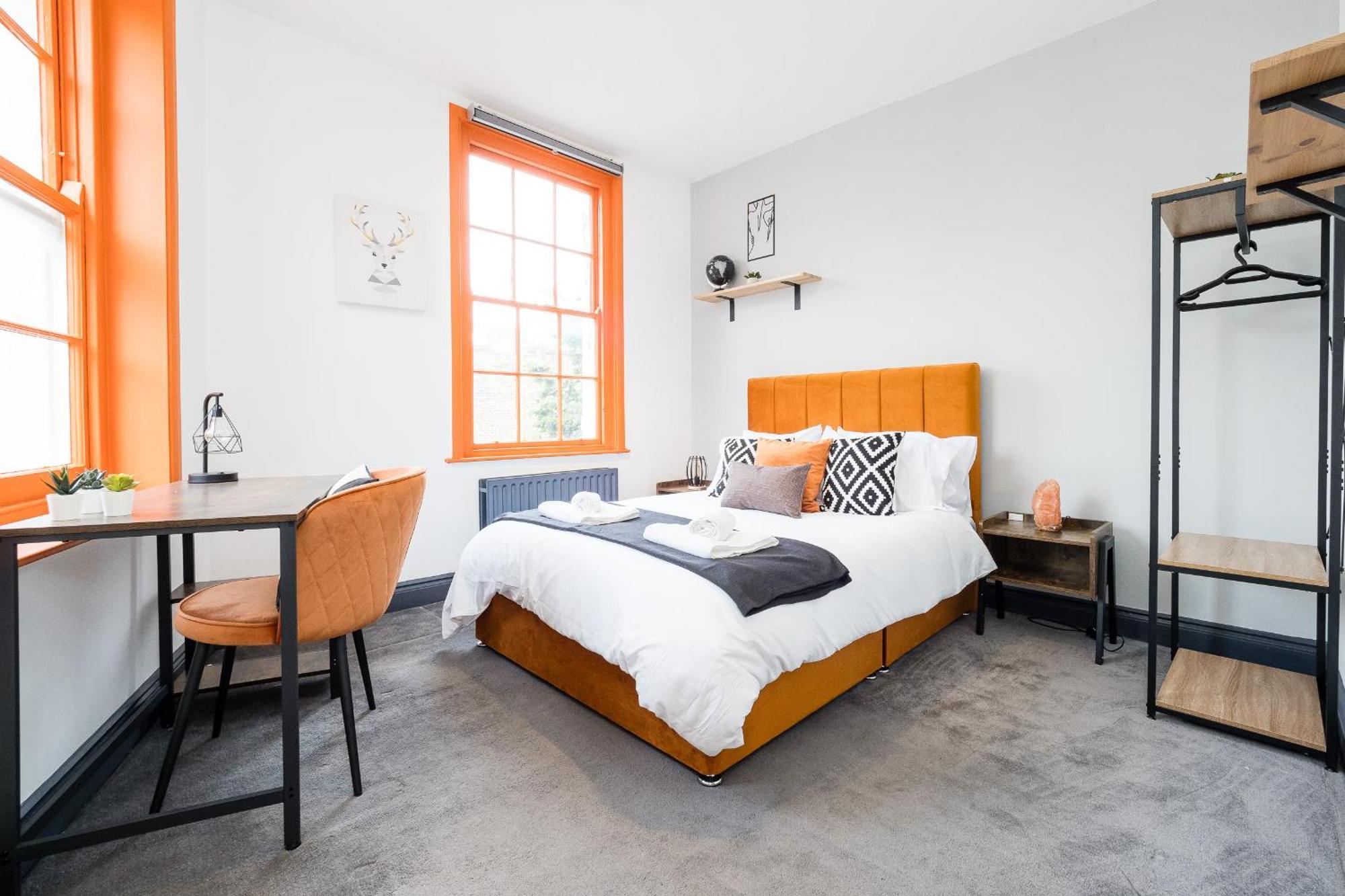 Spacious 6 Ensuite Bedroom House In Londen