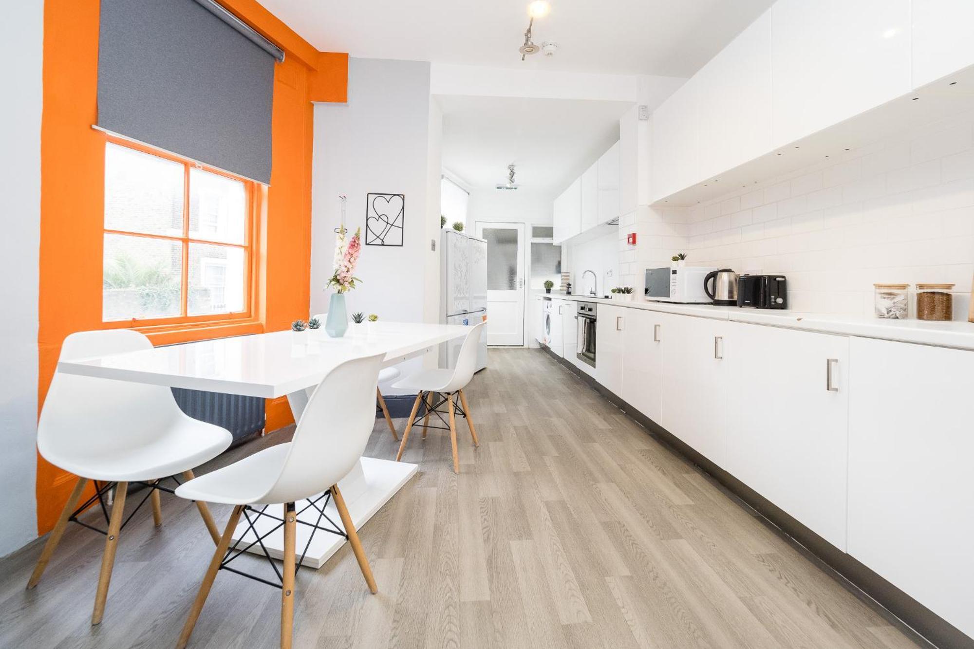 Spacious 6 Ensuite Bedroom House In Londen