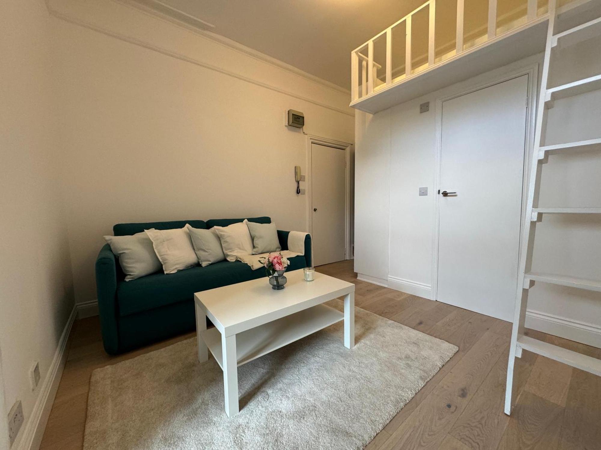 Modern Studio Chiswick * London