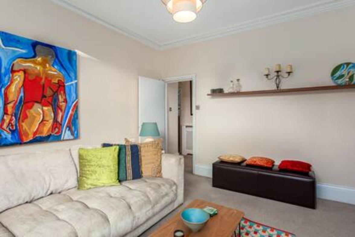 Lovely 2-bed Flat Next To Oval Cricket Ground Appartement *