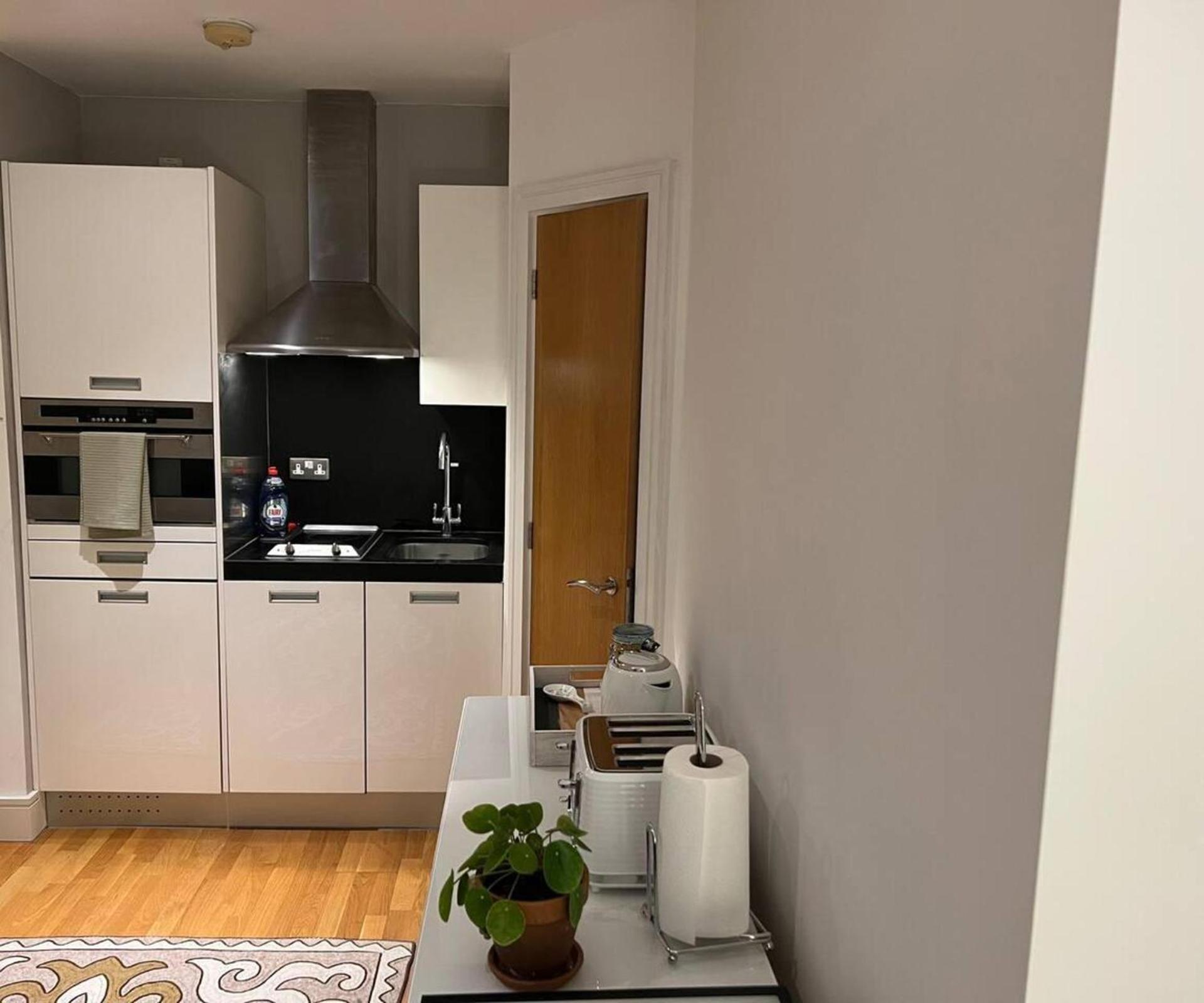 Stylish Flat Near London