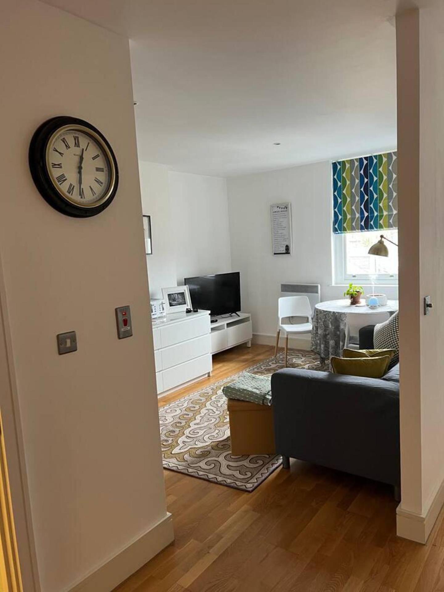Stylish Flat Near Apartment