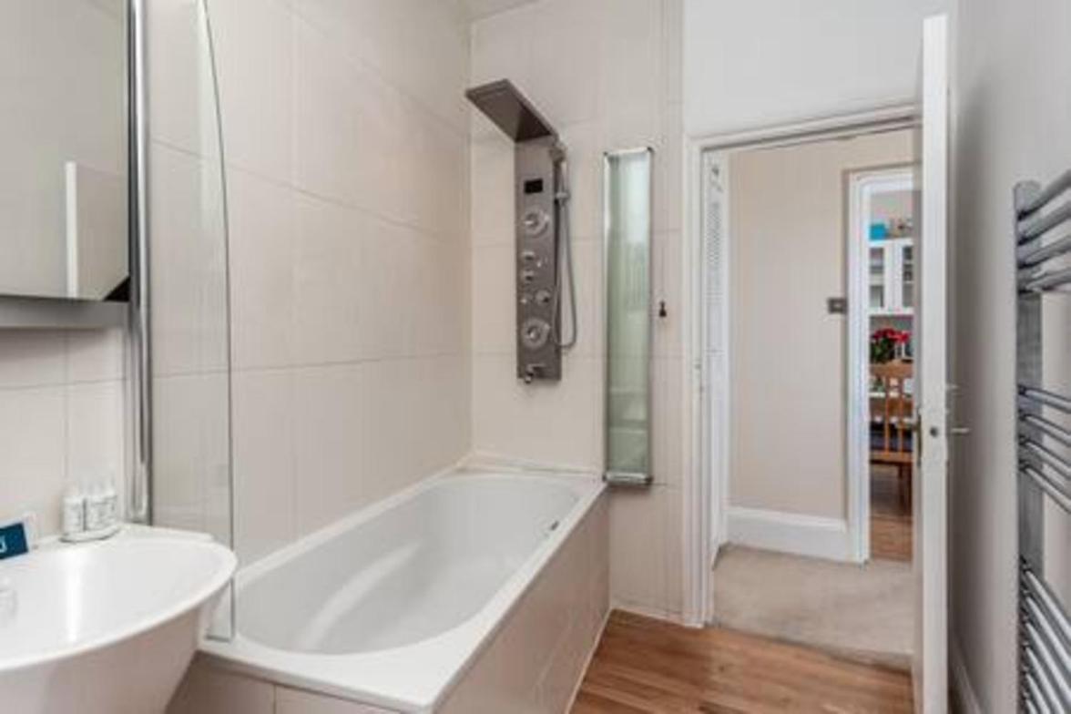 Lovely 2-bed Flat Next To Oval Cricket Ground Appartement Londen