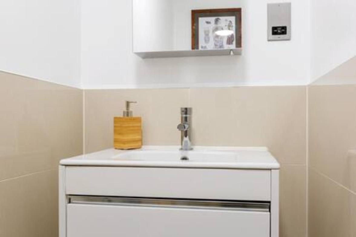 Apartment Modern And Large Oasis Flat In Camden With Patio London