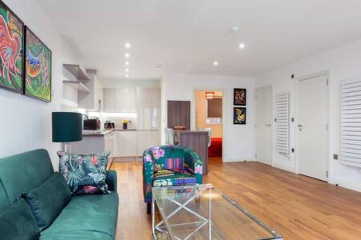 Modern And Large Oasis Flat In Camden With Patio Apartment