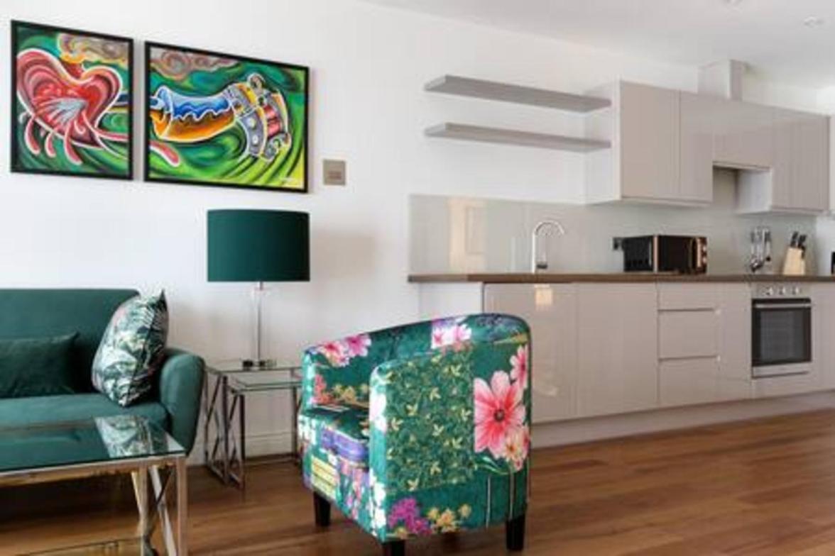 Apartment Modern And Large Oasis Flat In Camden With Patio