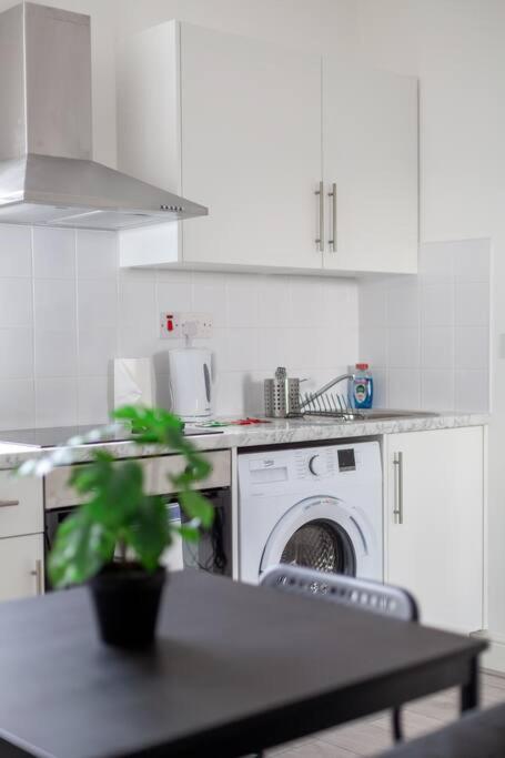Excellent Location 1 Bed Flat By Tower Bridge *