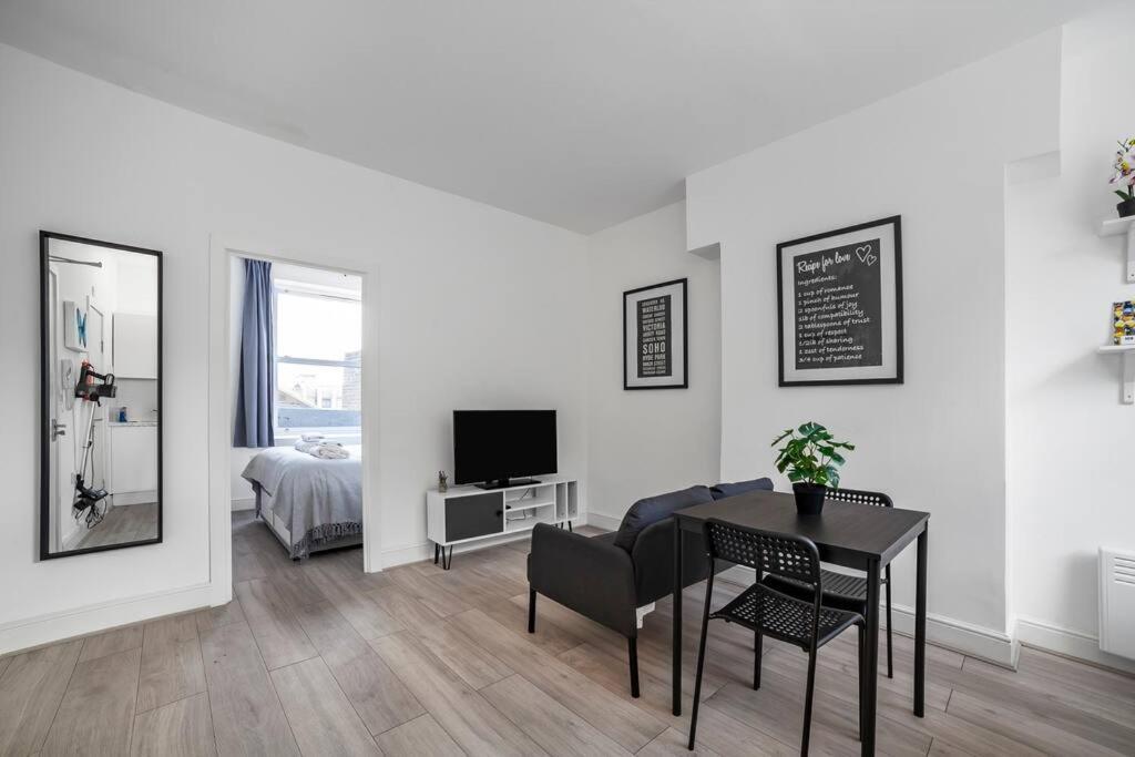 Excellent Location 1 Bed Flat By Tower Bridge * London