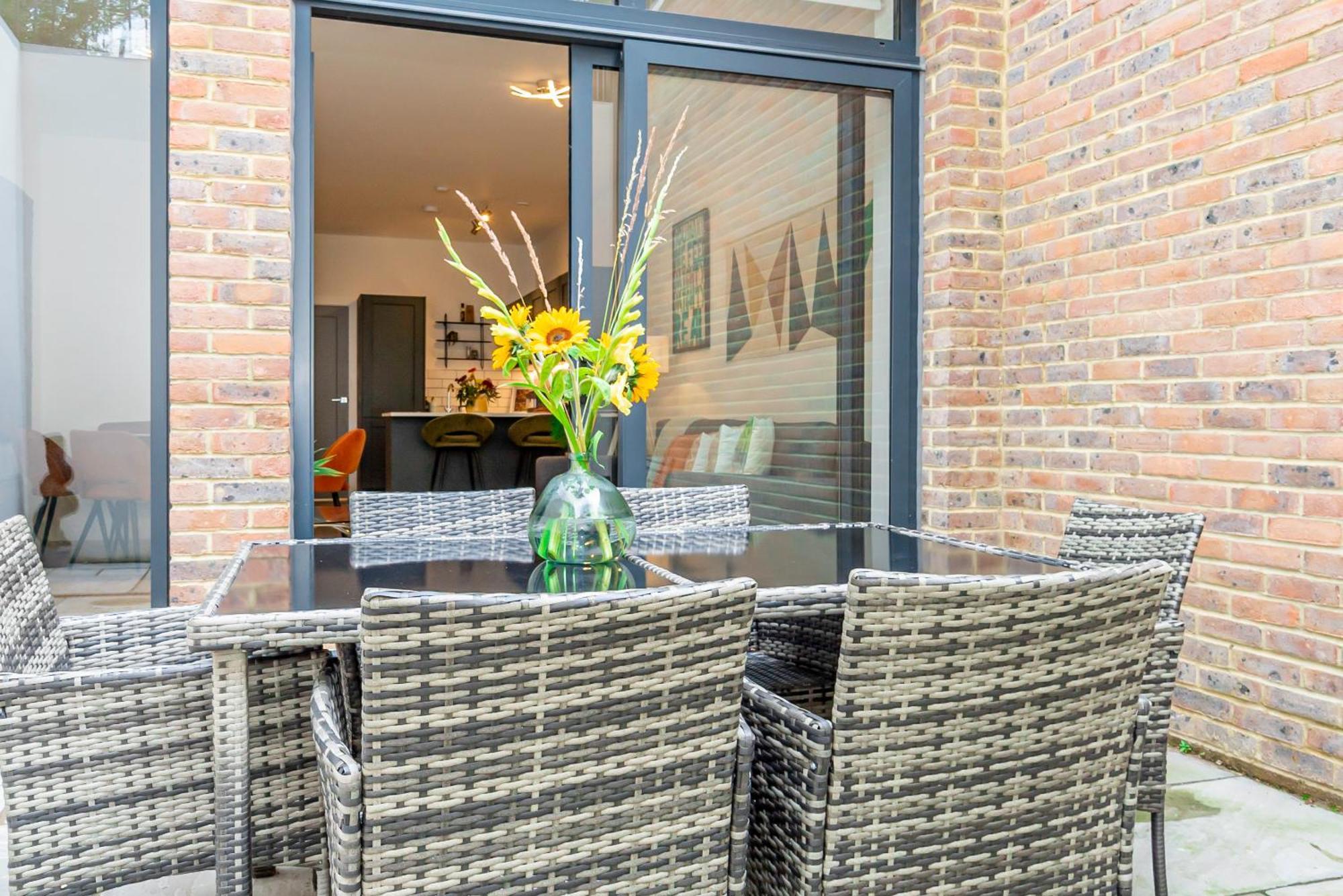 Gorgeous Two-bedroom Two-bathrooms Flat Near Acton Main Line Station Apartamento