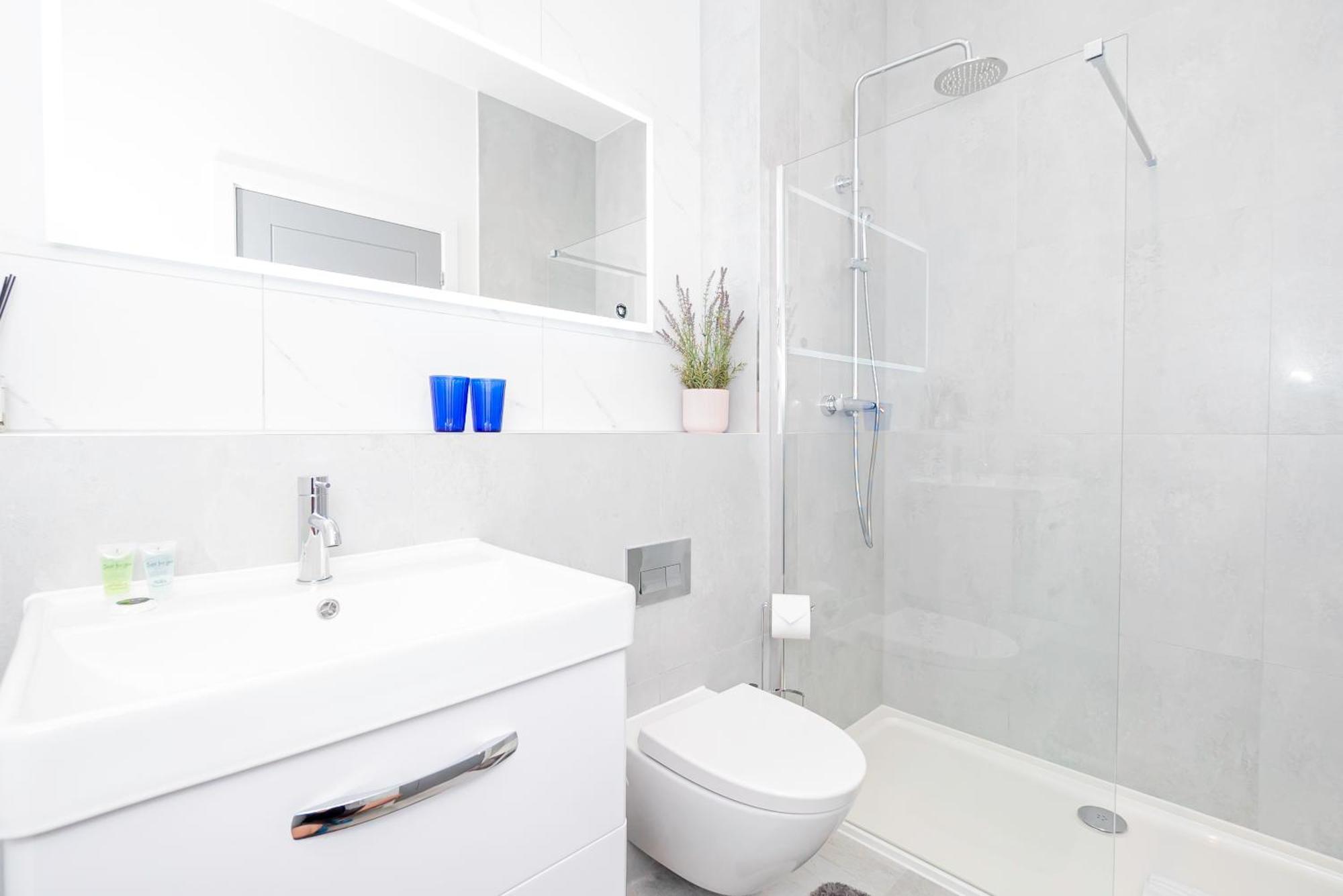 Gorgeous Two-bedroom Two-bathrooms Flat Near Acton Main Line Station Apartamento