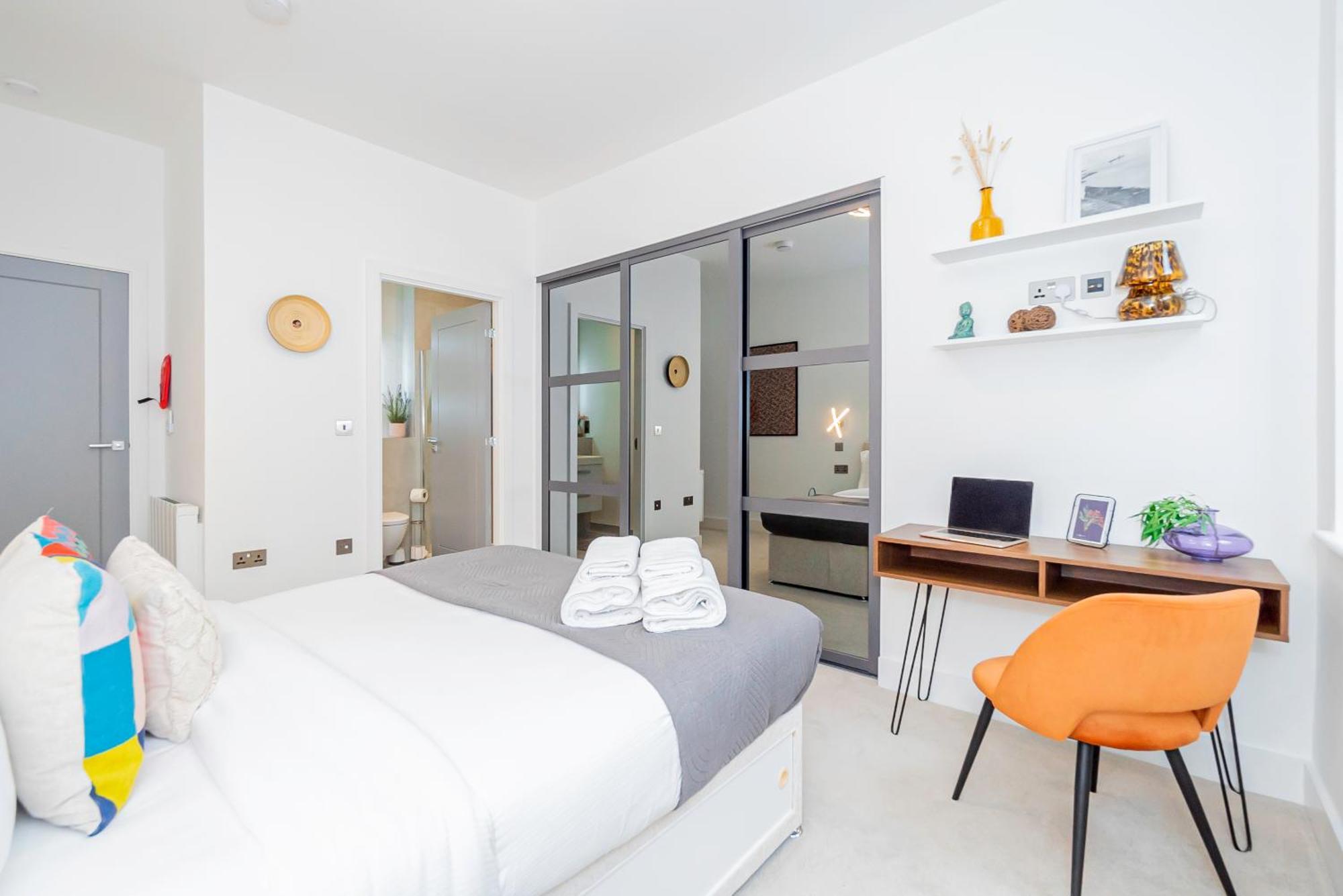 Gorgeous Two-bedroom Two-bathrooms Flat Near Acton Main Line Station Apartamento