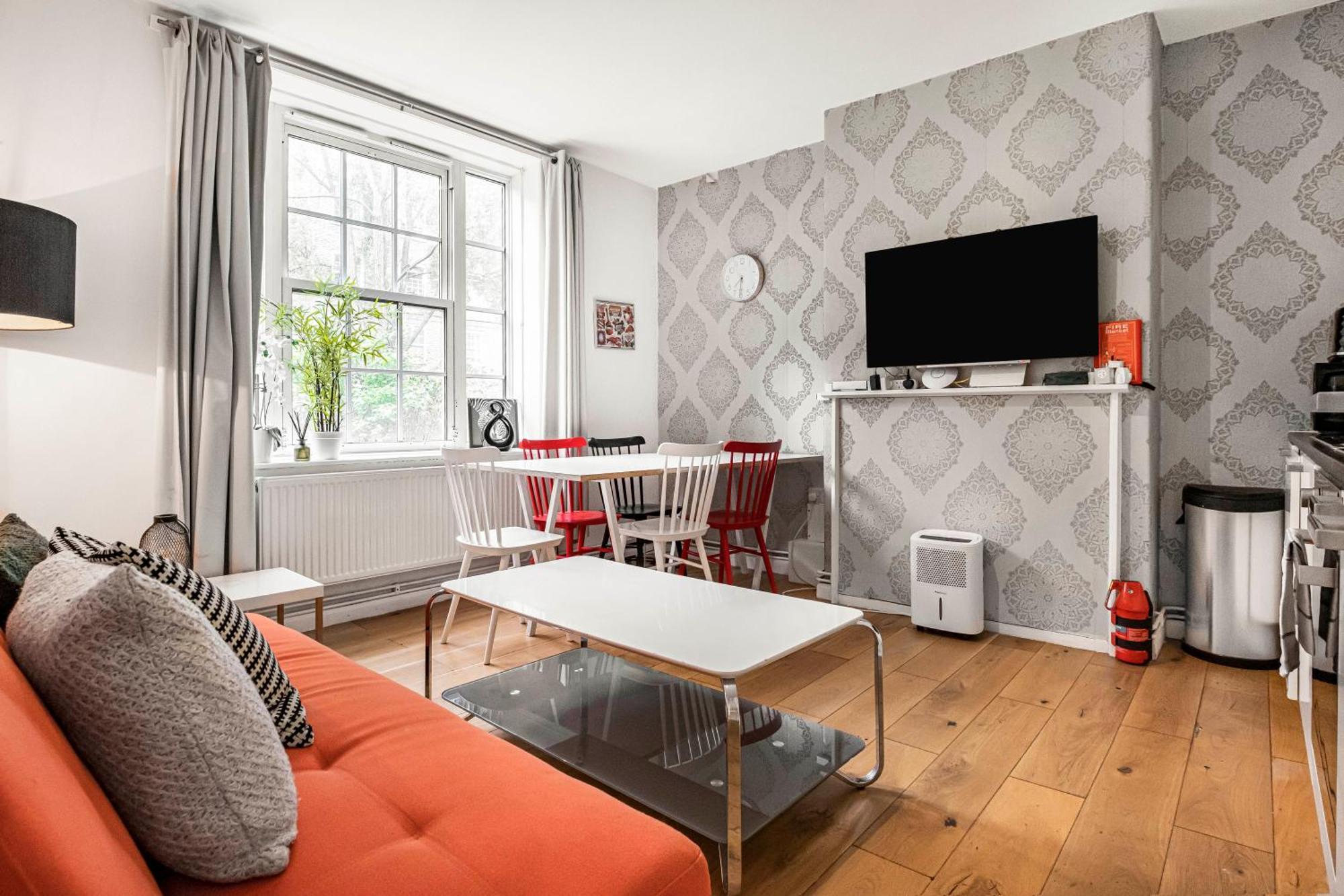 Pass The Keys In Sunny Waterloo Apartment