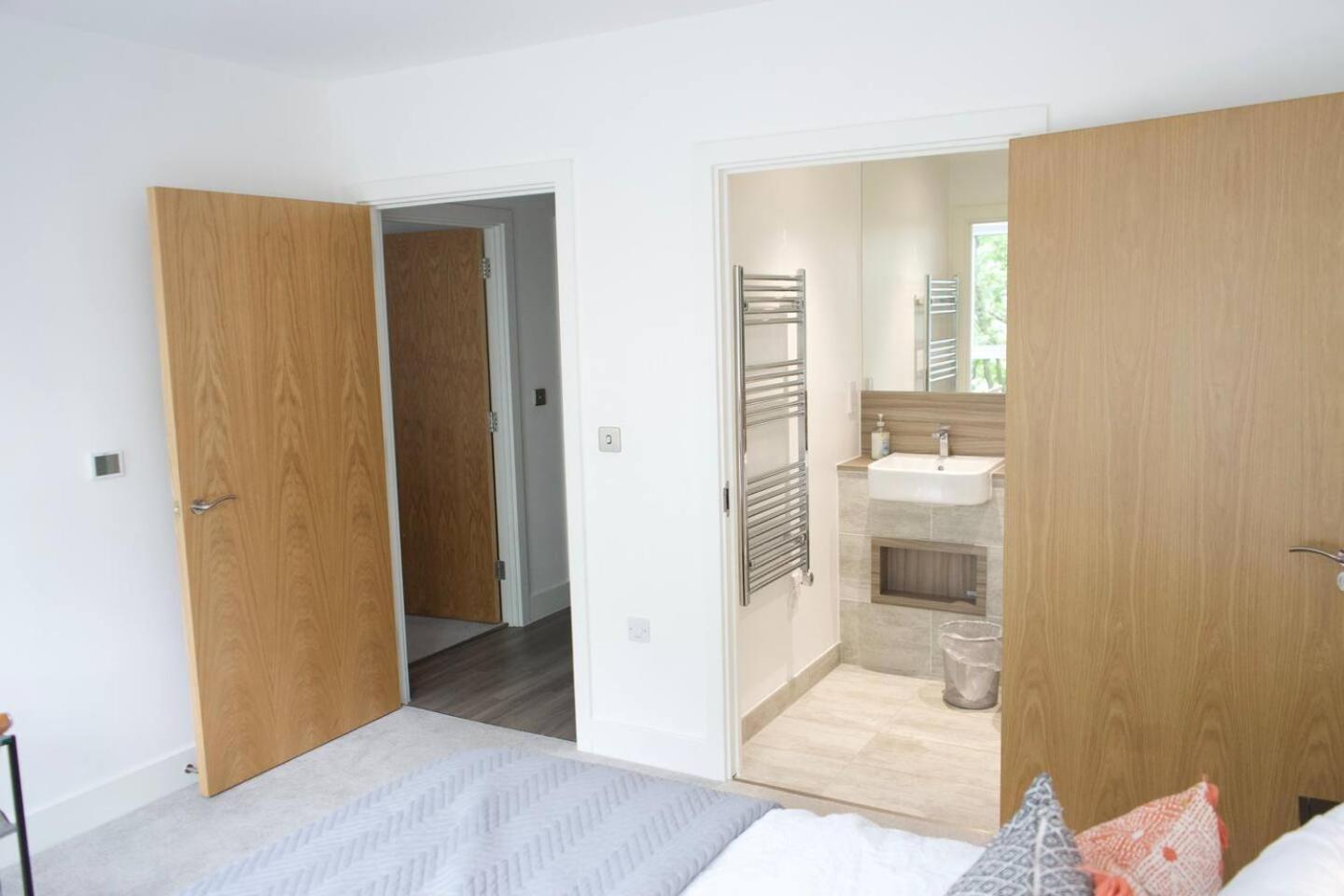 Luxury Royal Wharf Apartment *