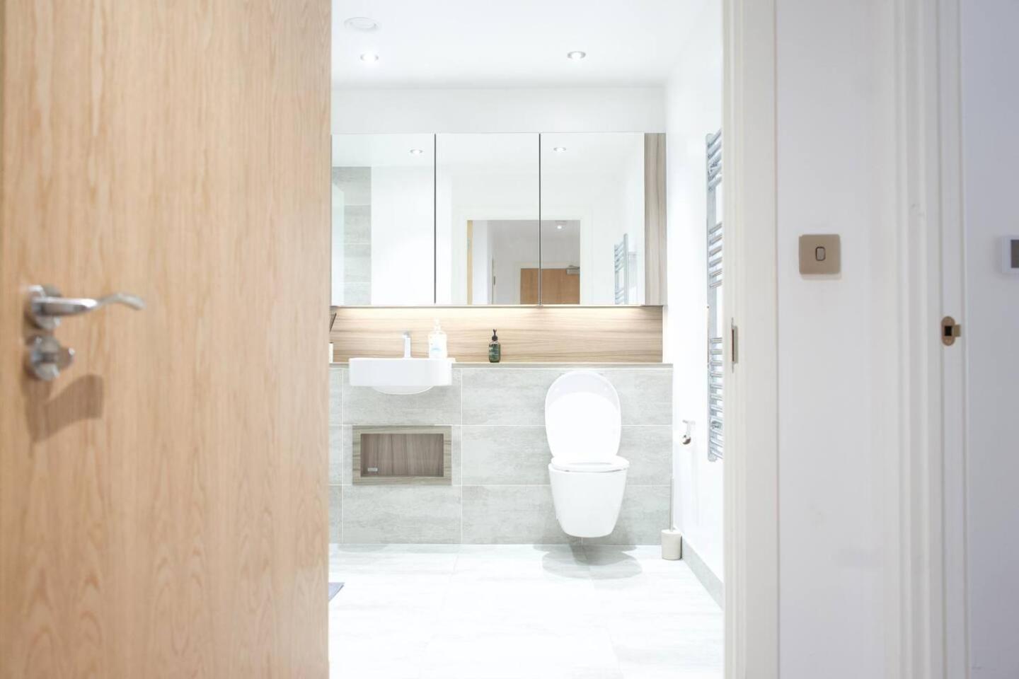 Luxury Royal Wharf *