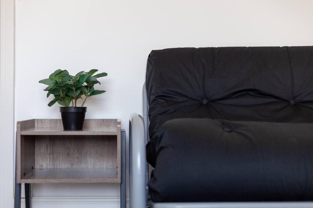 Stylish 2-bed By Tower Of Appartement *