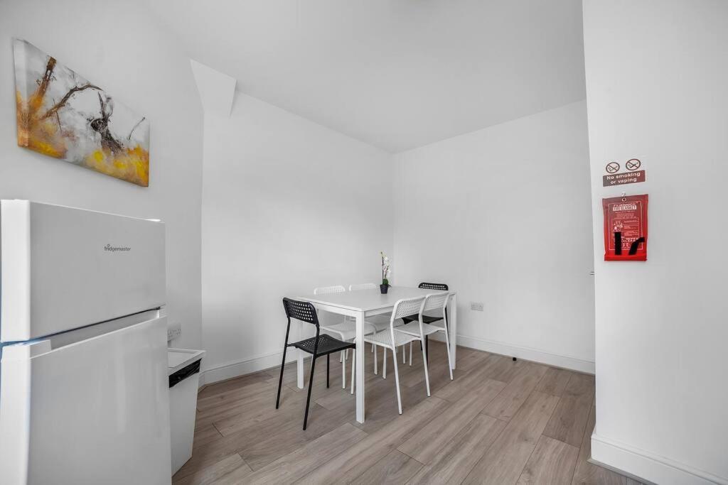 Stylish 2-bed By Tower Of *