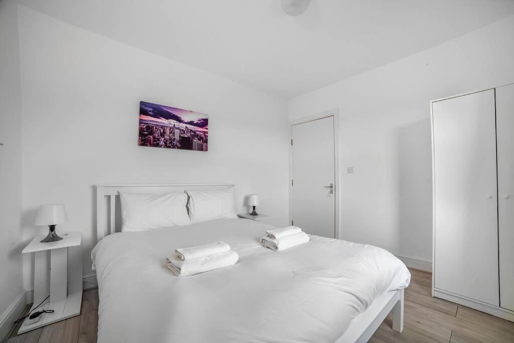 Stylish 2-bed By Tower Of Appartement *