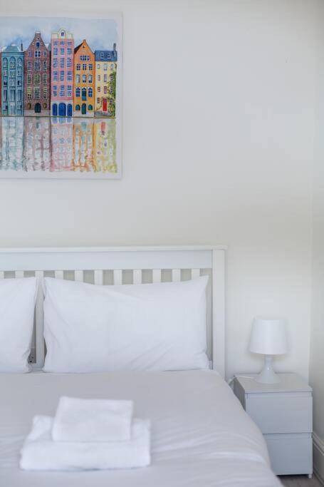 Stylish 2-bed By Tower Of Appartement *