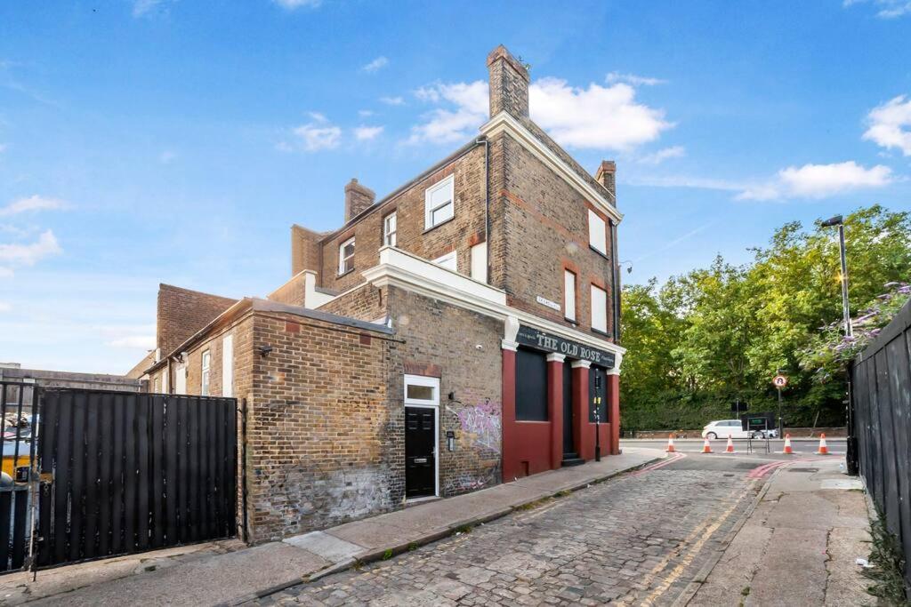 Stylish 2-bed By Tower Of * Londen