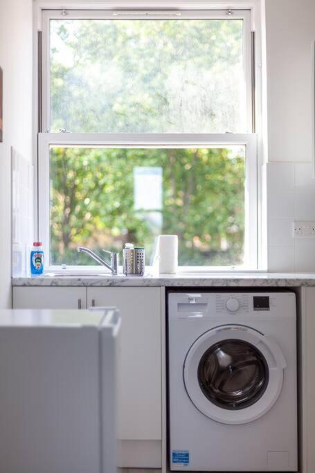 Charming Semi 1-bed Walk To Tower Of