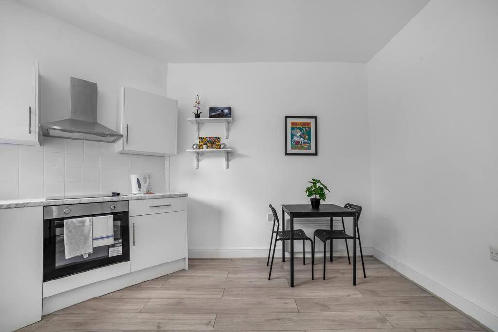 Charming Semi 1-bed Walk To Tower Of