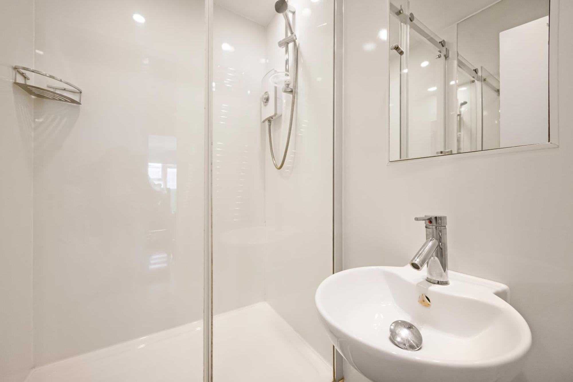 Apartment 4-bed Flat With Stunning Views *
