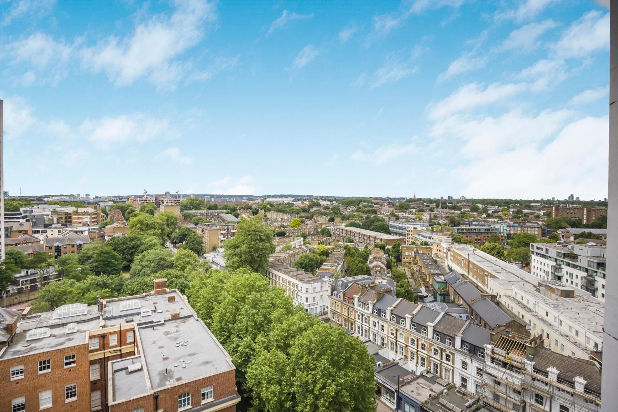 4-bed Flat With Stunning Views Apartment *