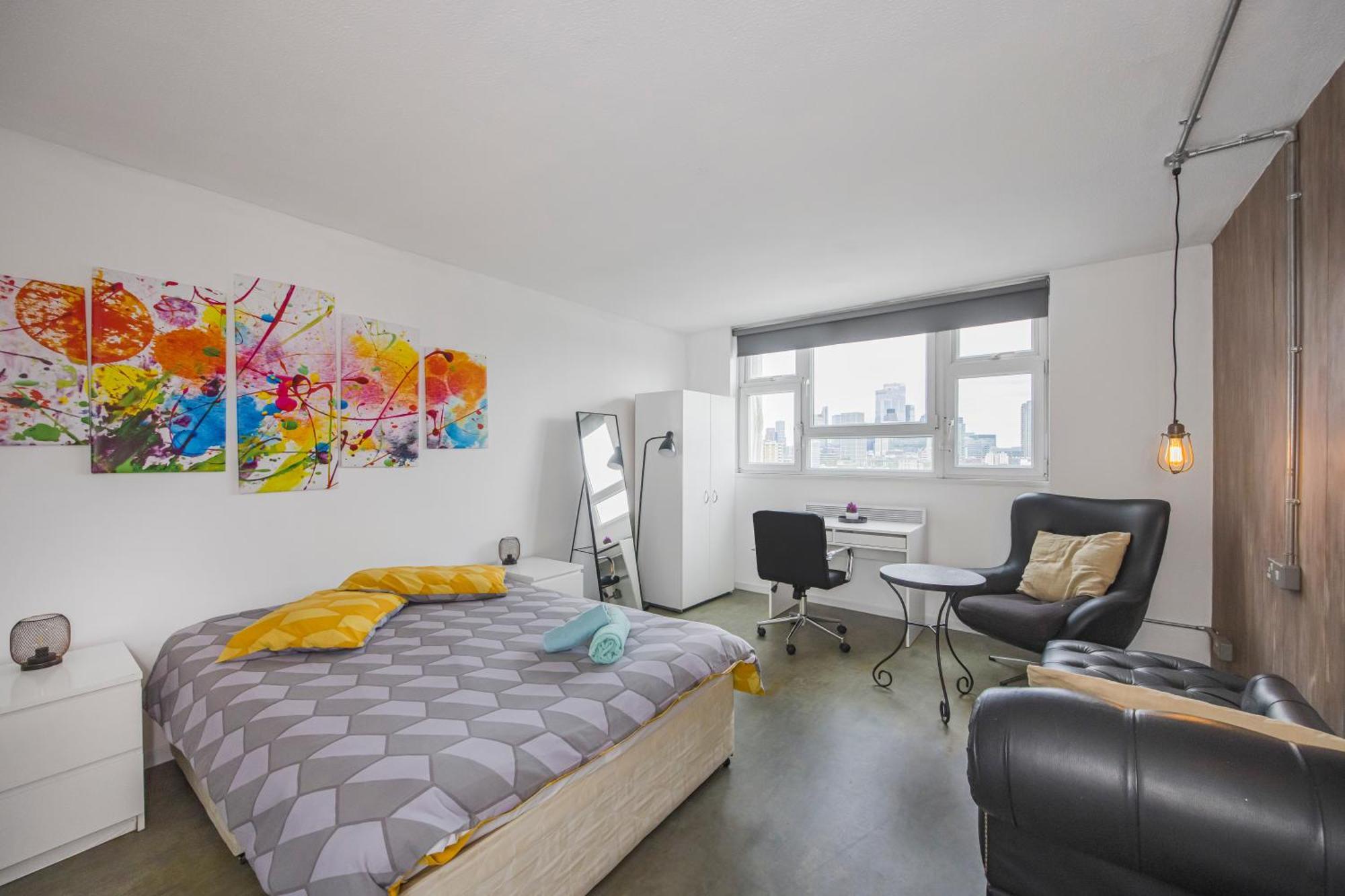 4-bed Flat With Stunning Views * London