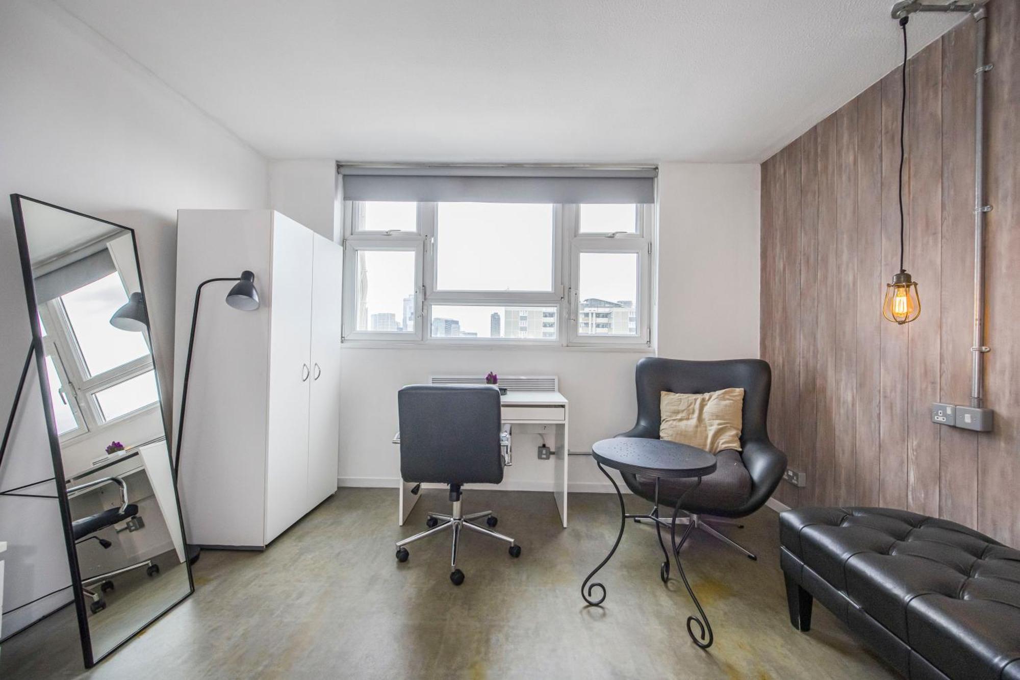 4-bed Flat With Stunning Views London