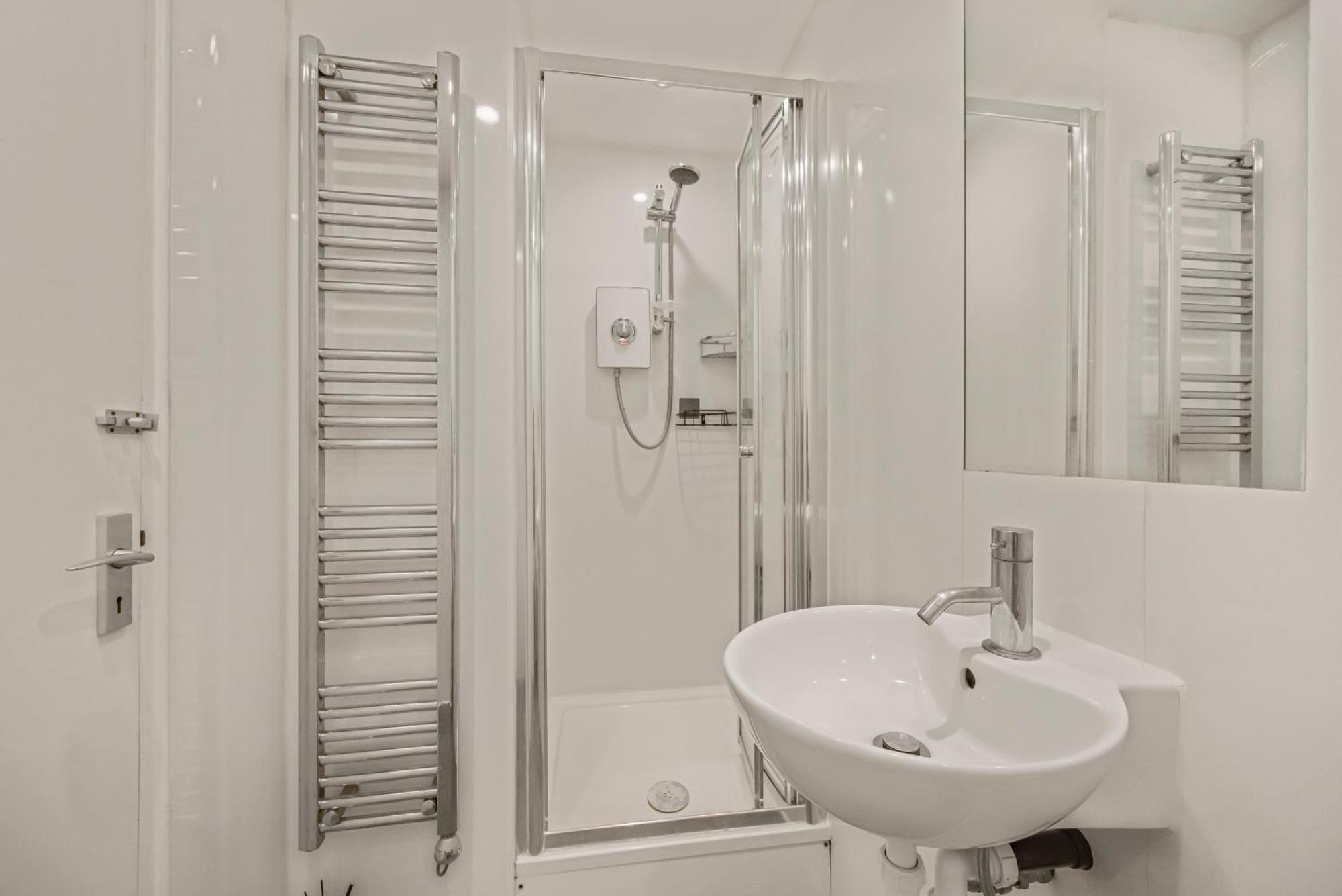 Apartment 4-bed Flat With Stunning Views *