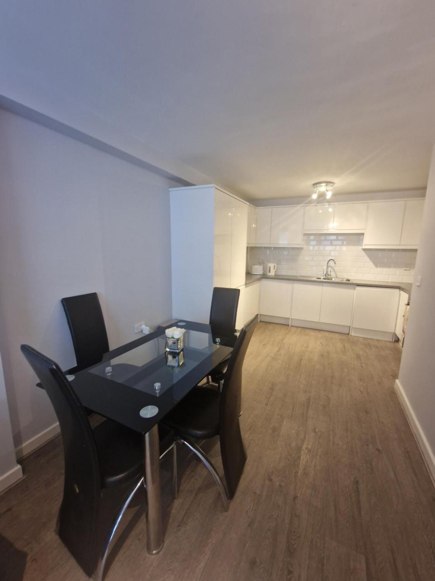 Aarons Riverview Luxury Apartment