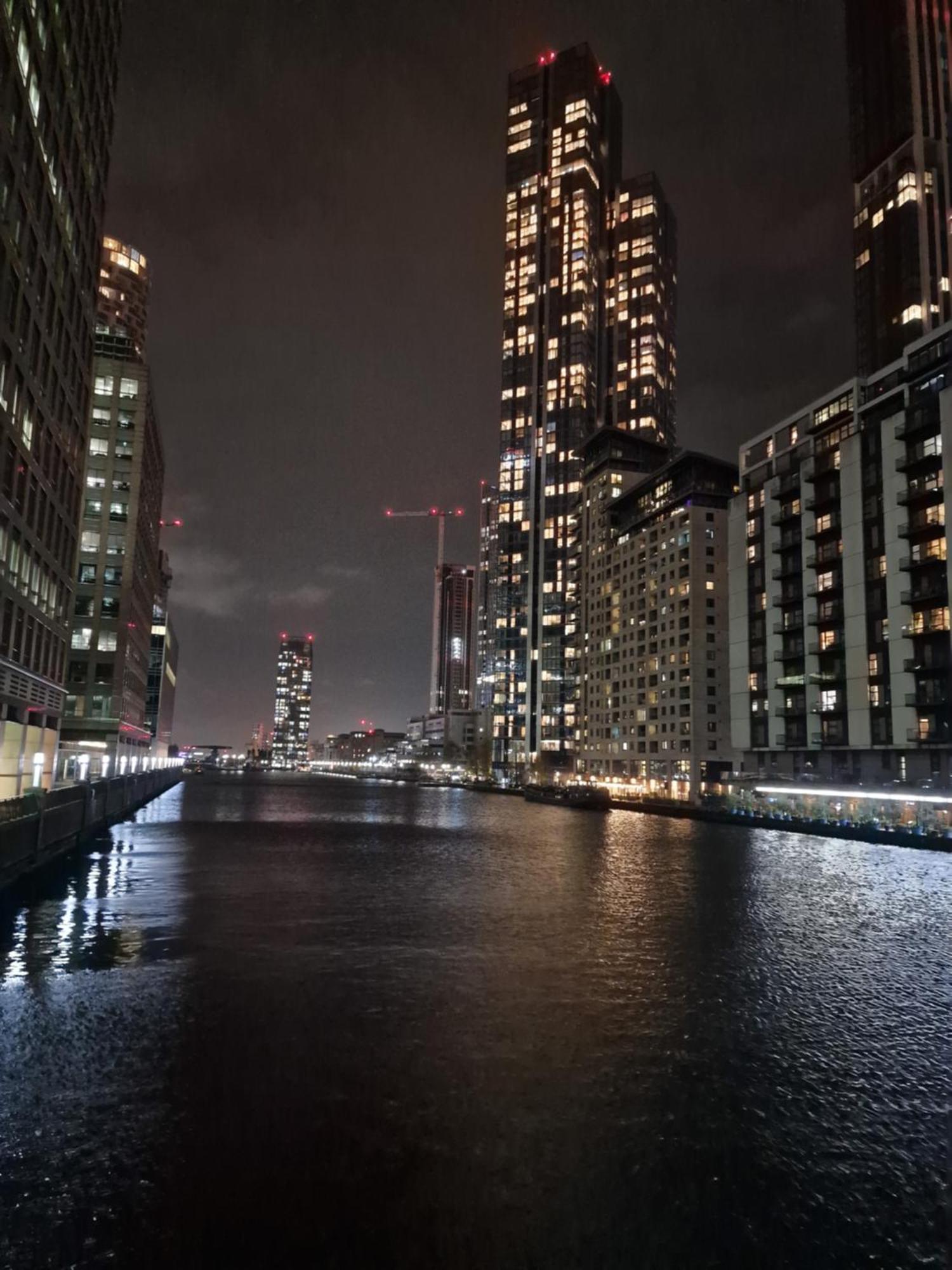 Apartment Aarons Riverview Luxury London