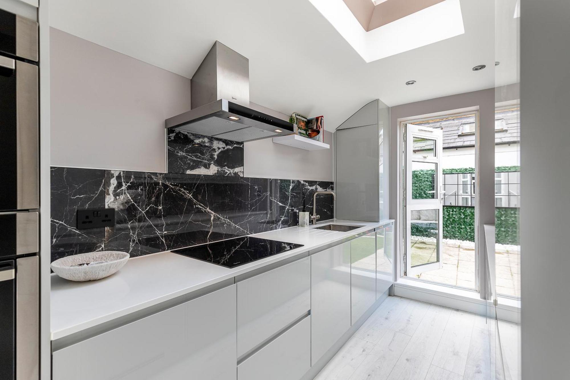 Luxurious 3 Bed Flat With Patio And Garden Leilighet London