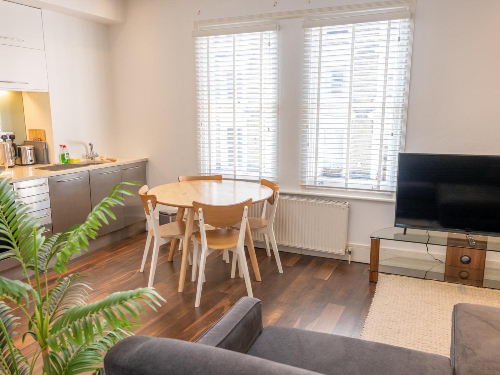 Pass The Keys Hidden Gem Overlooking Movie Set Appartement Londen