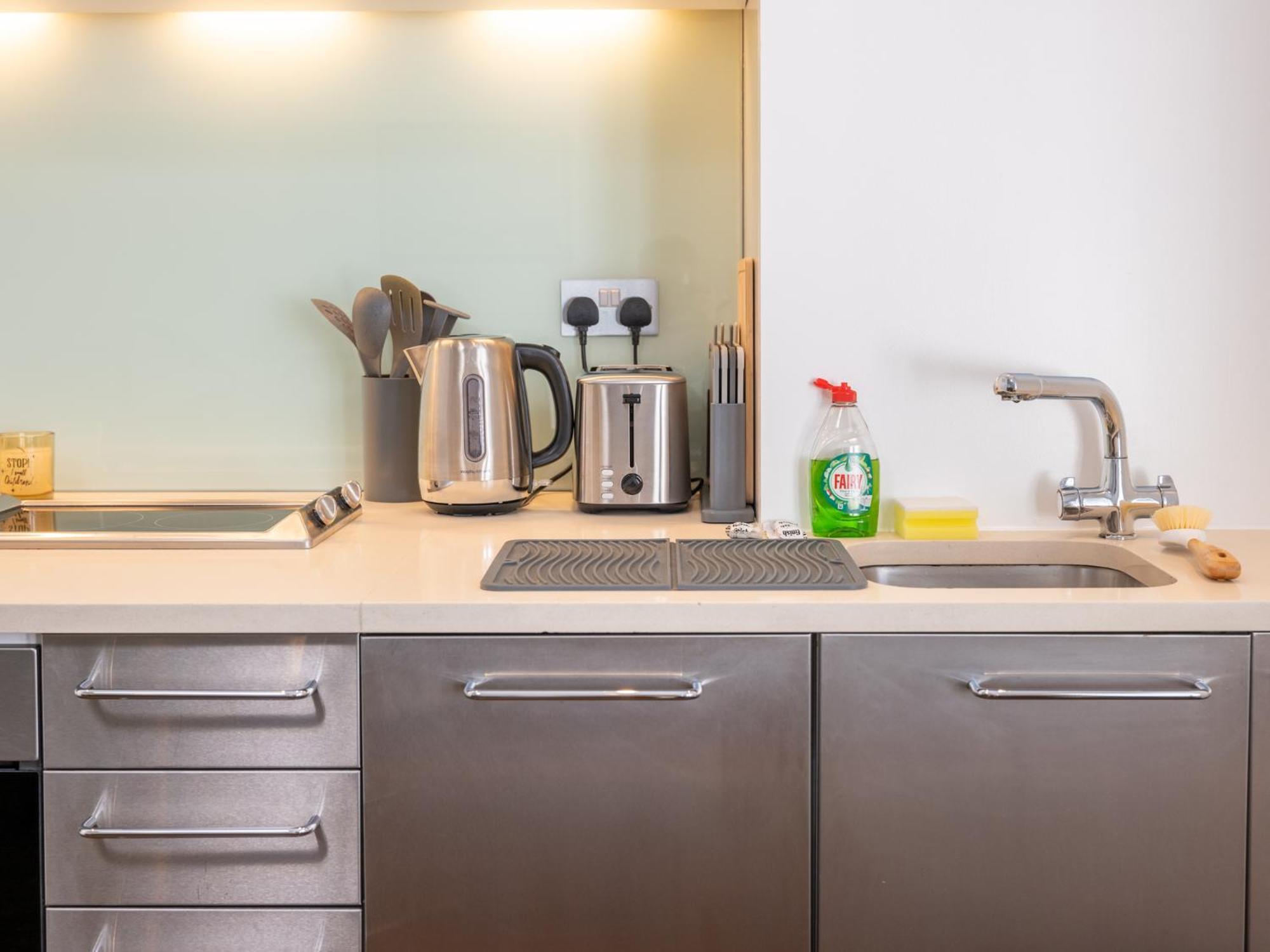 Pass The Keys - Hideaway In The Notting Hill Set Apartment