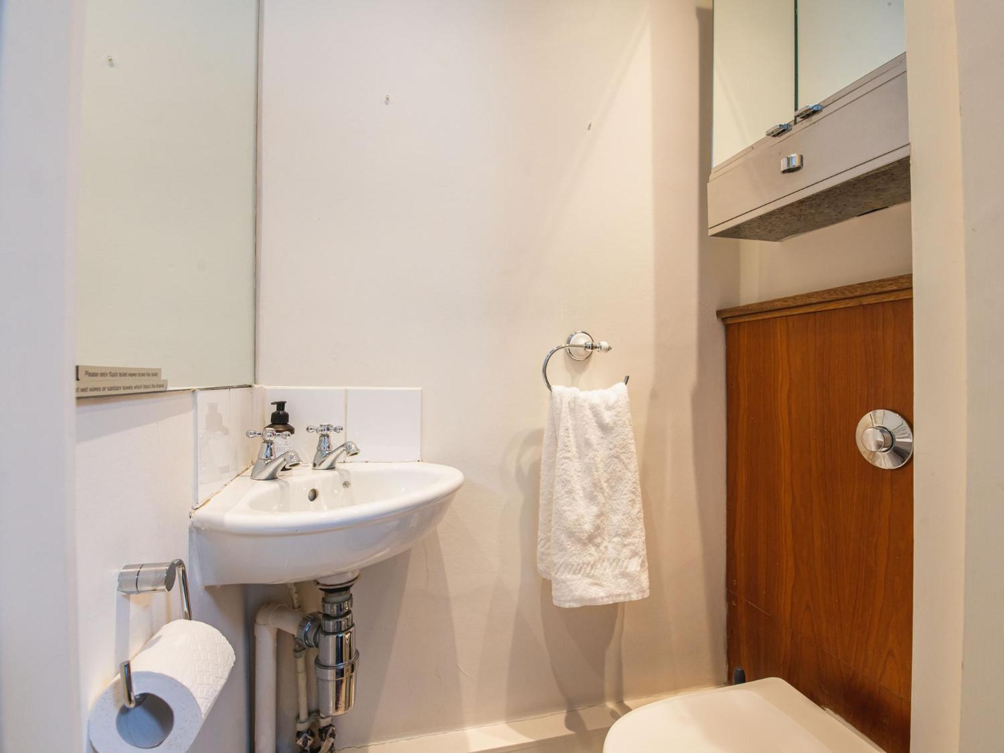 Pass The Keys Hidden Gem Overlooking Movie Set Appartement Londen