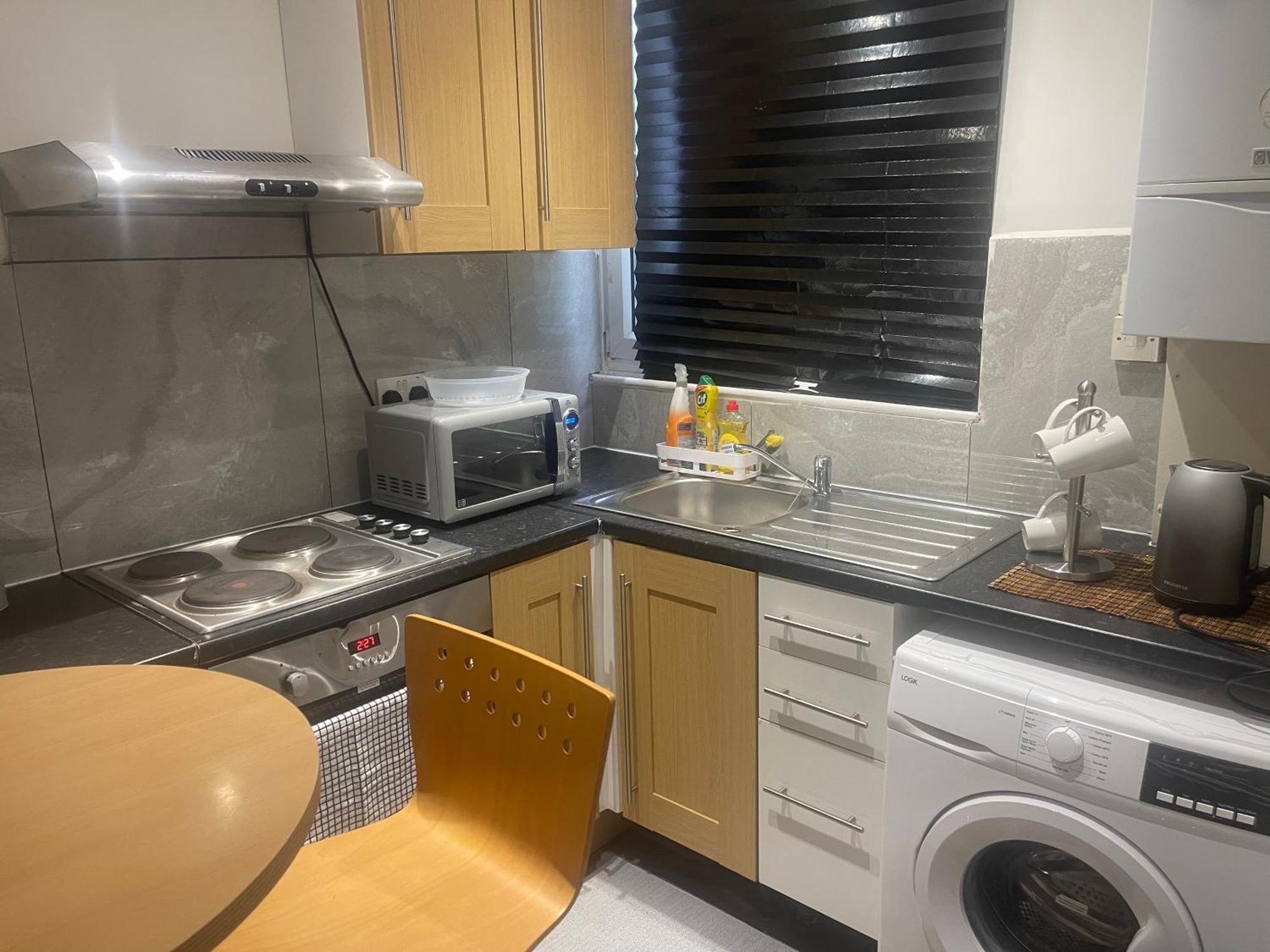 Lovely 1 Bedroom Flat 5 Minutes Walk From Station Apartment London