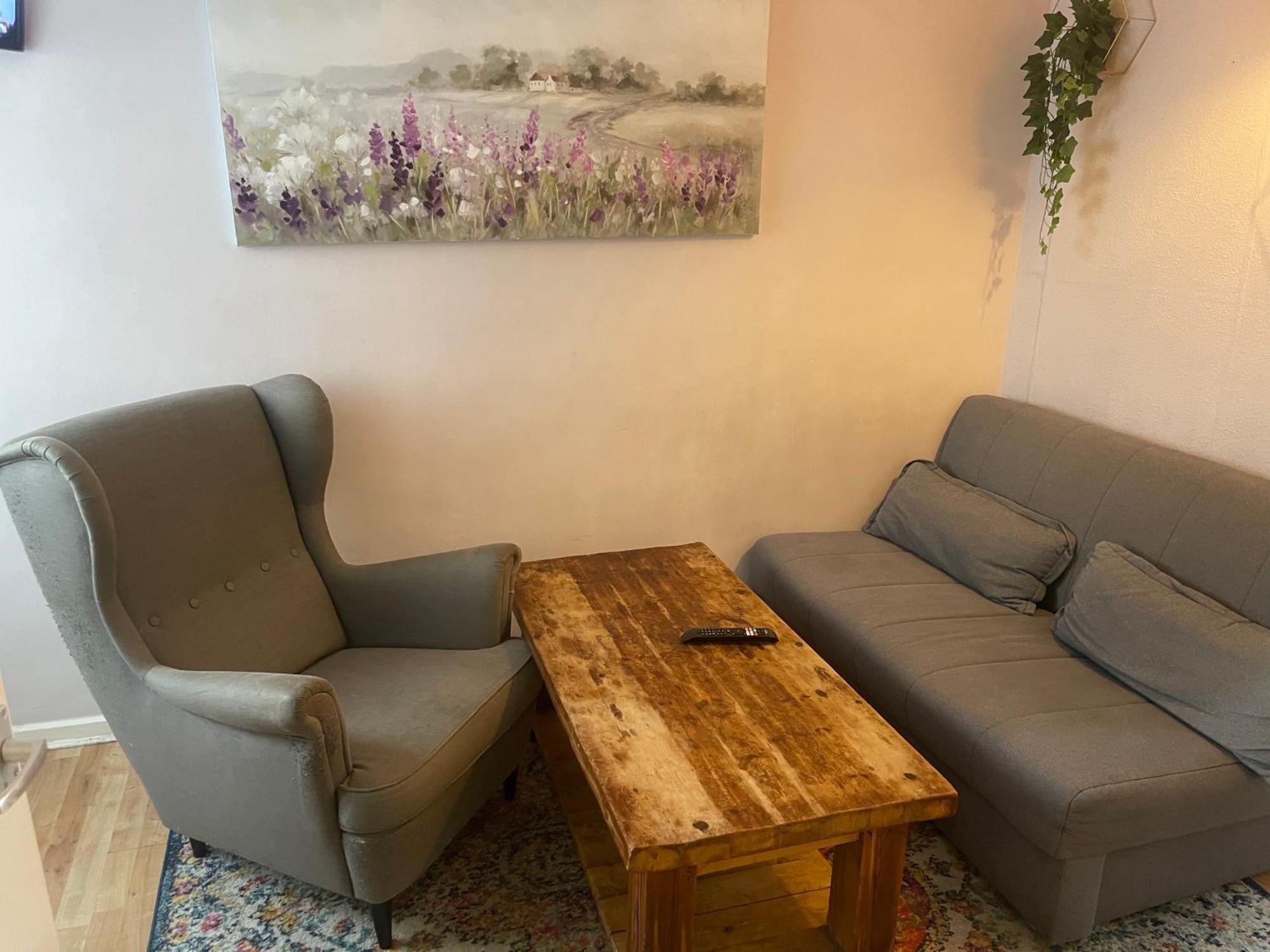Lovely 1 Bedroom Flat 5 Minutes Walk From Station Apartment *