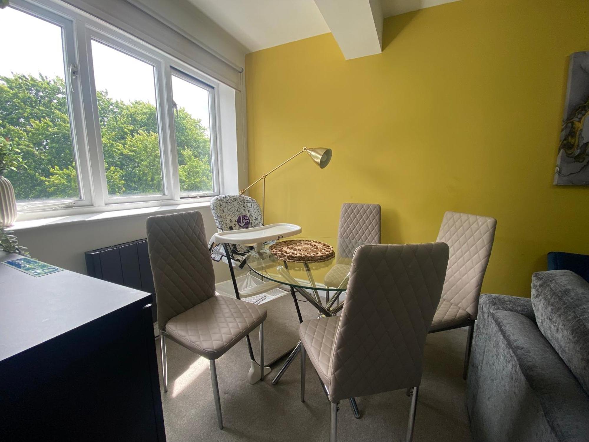Family-friendly 2-bed, 2-bath Xmas - Book Now! Leilighet London