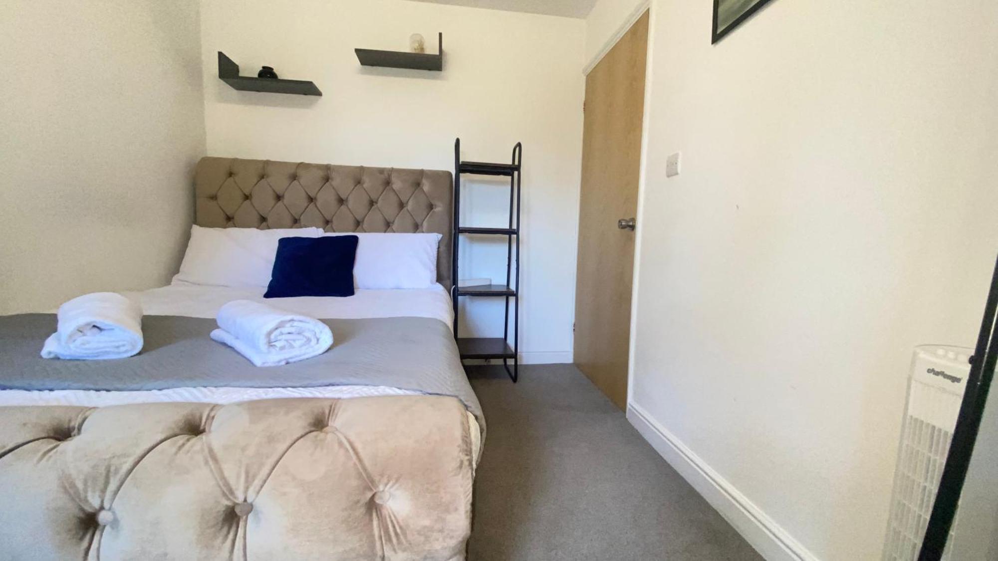 Family-friendly 2-bed, 2-bath Xmas - Book Now! Apartment London