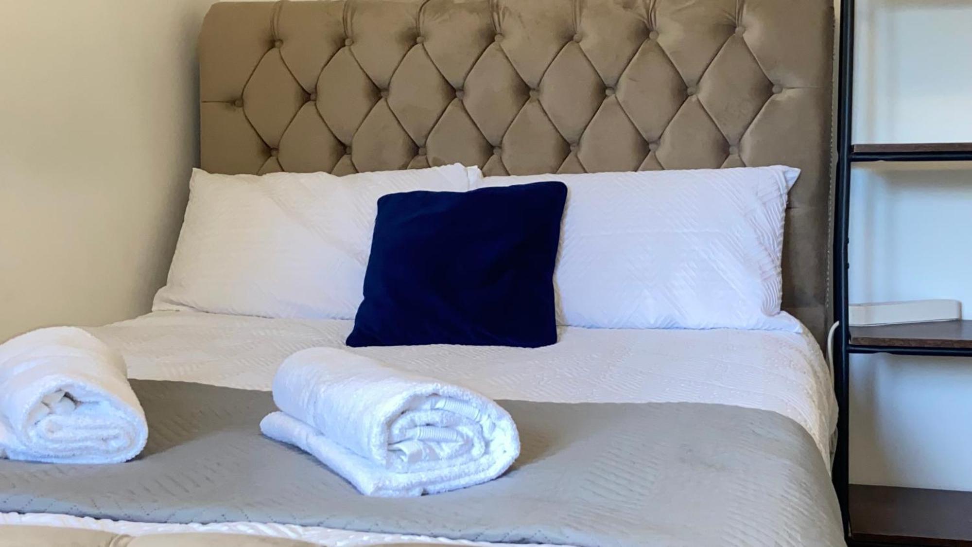 Family-friendly 2-bed, 2-bath Xmas - Book Now!