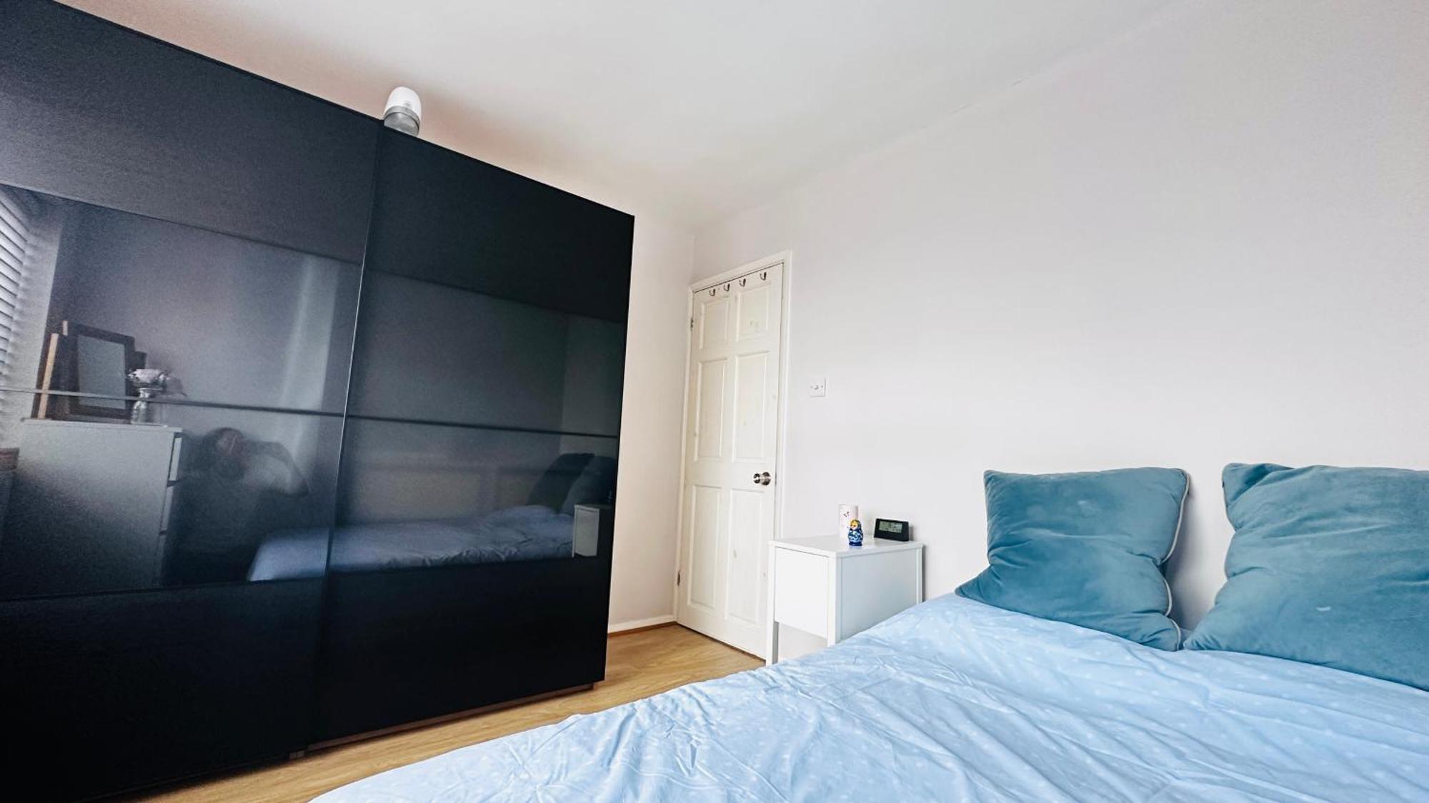 Apartment Cosy Spacious 2 Bedrooms With Dedicated Off Street Parking *