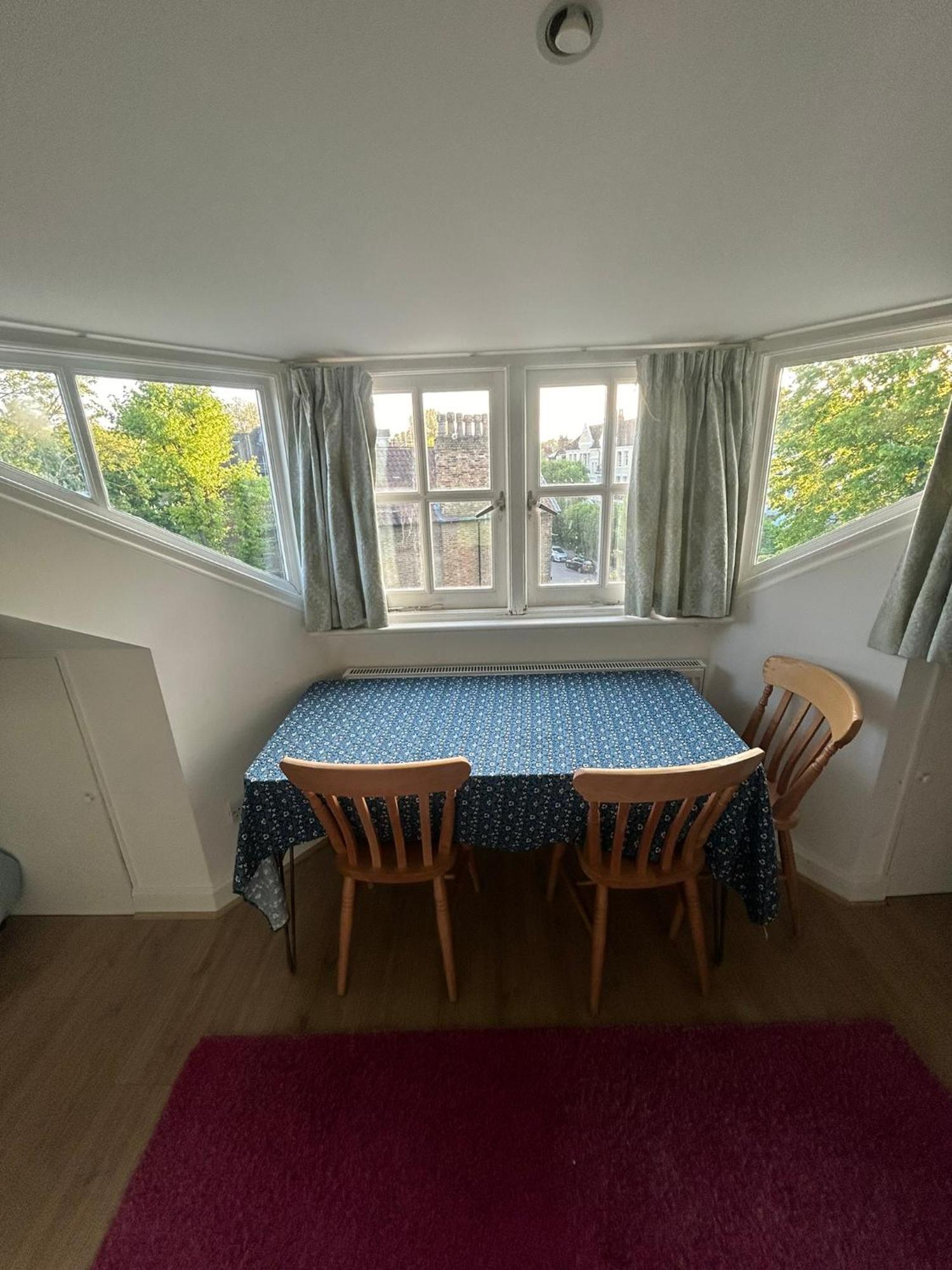 Cosy Attic Flat With Views Apartment