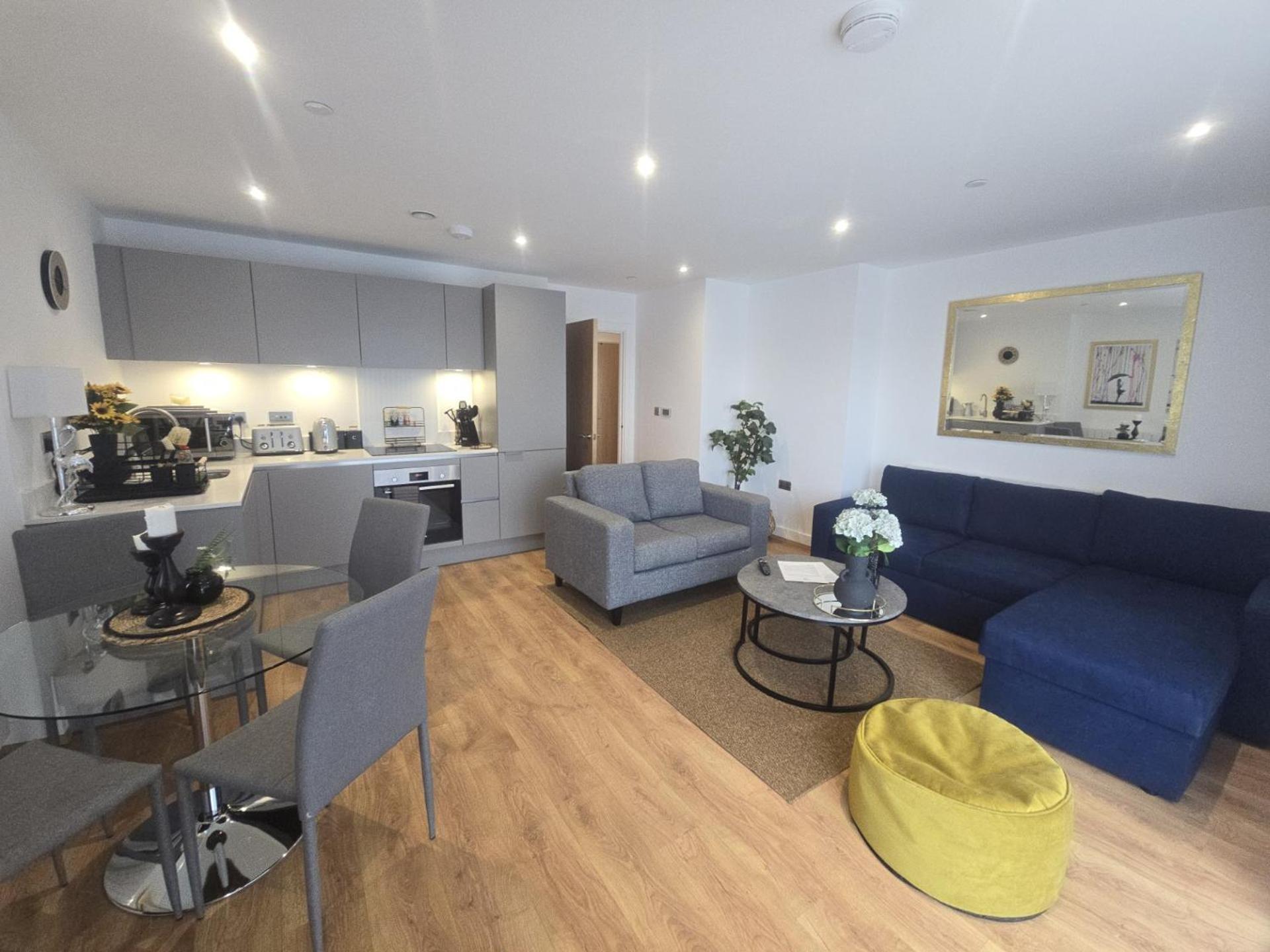 Snuggle - Riverside - Views Over Looking River Thames, Close To O2 Arena, Excel, Airport, Thames Clipper- River Boat Service, Woolwich Ferry, Onsite Parking, Twin Option Available Apartment London